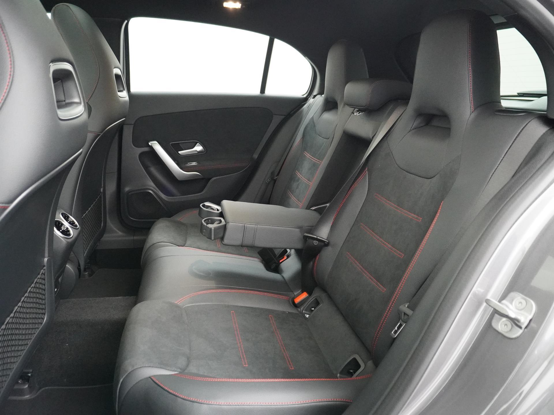 Mercedes-Benz A-Klasse 180 Star Edition AMG Line 23