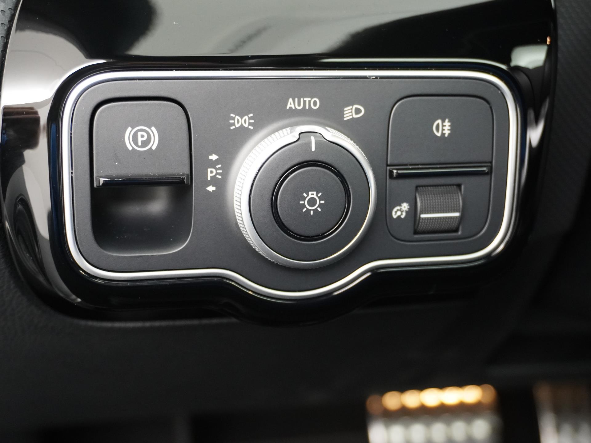 Mercedes-Benz A-Klasse 180 Star Edition AMG Line 27