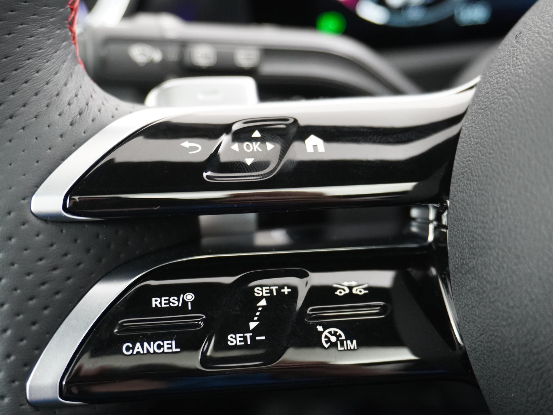 Mercedes-Benz A-Klasse 180 Star Edition AMG Line 30