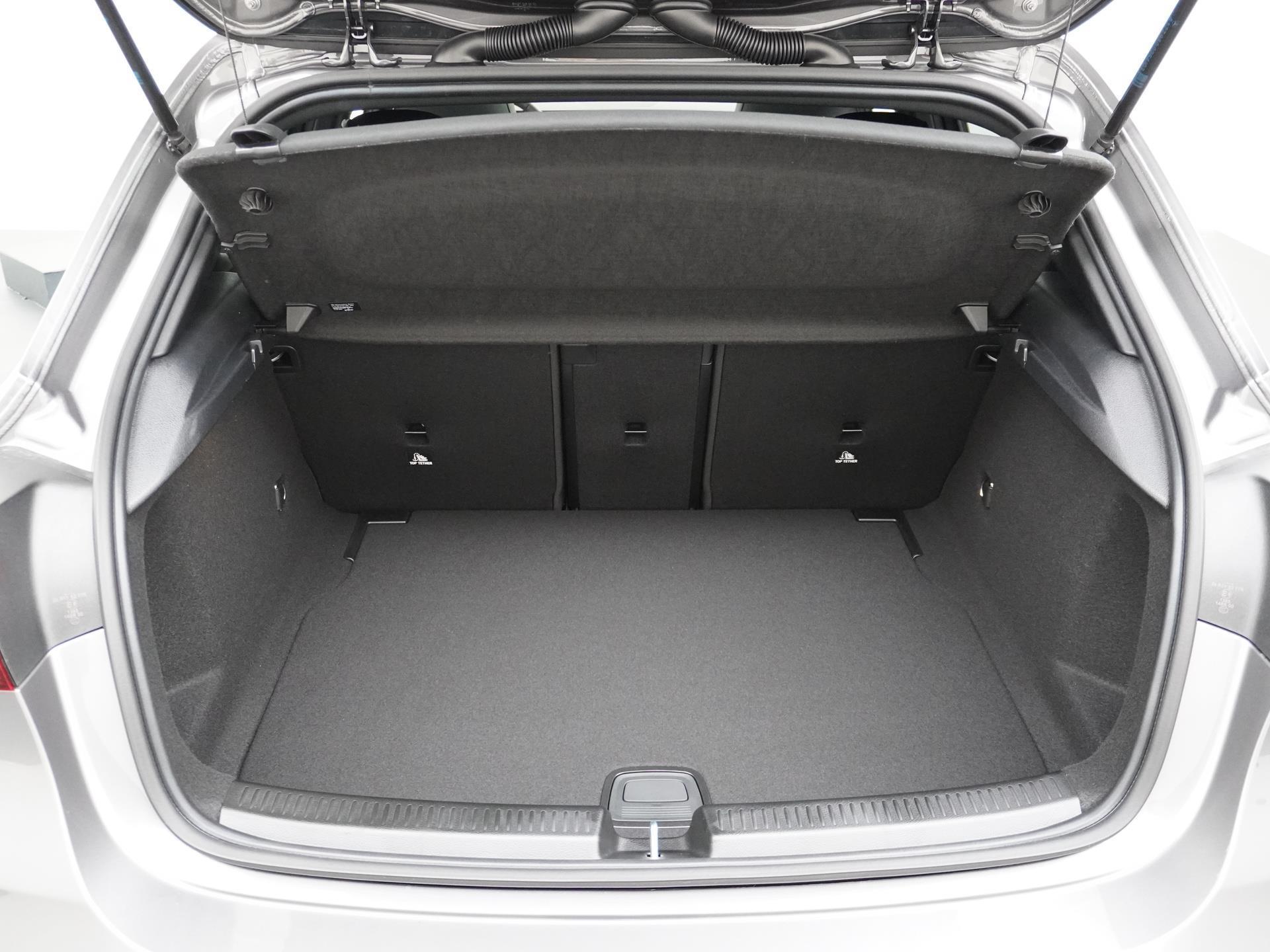 Mercedes-Benz A-Klasse 180 Star Edition AMG Line 16