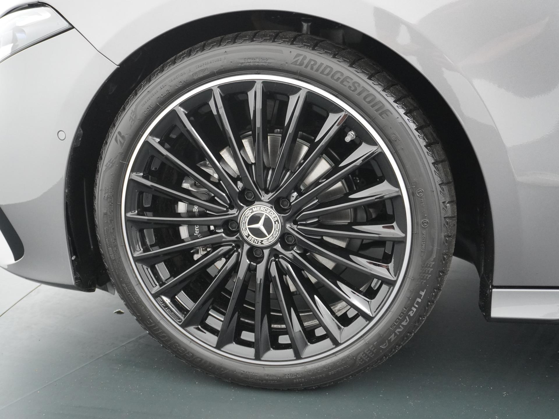 Mercedes-Benz A-Klasse 180 Star Edition AMG Line 17