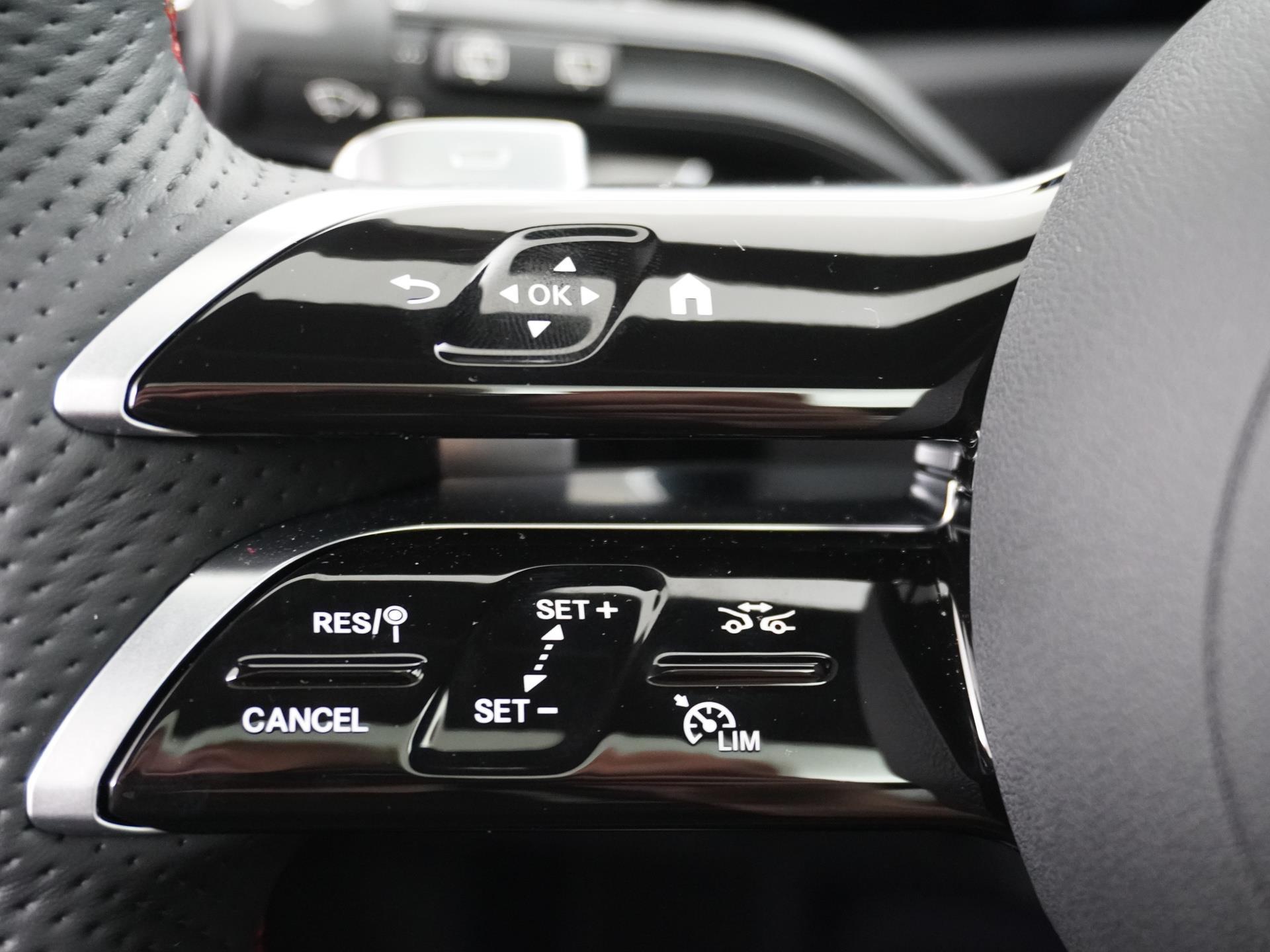 Mercedes-Benz A-Klasse 180 Star Edition AMG Line 32