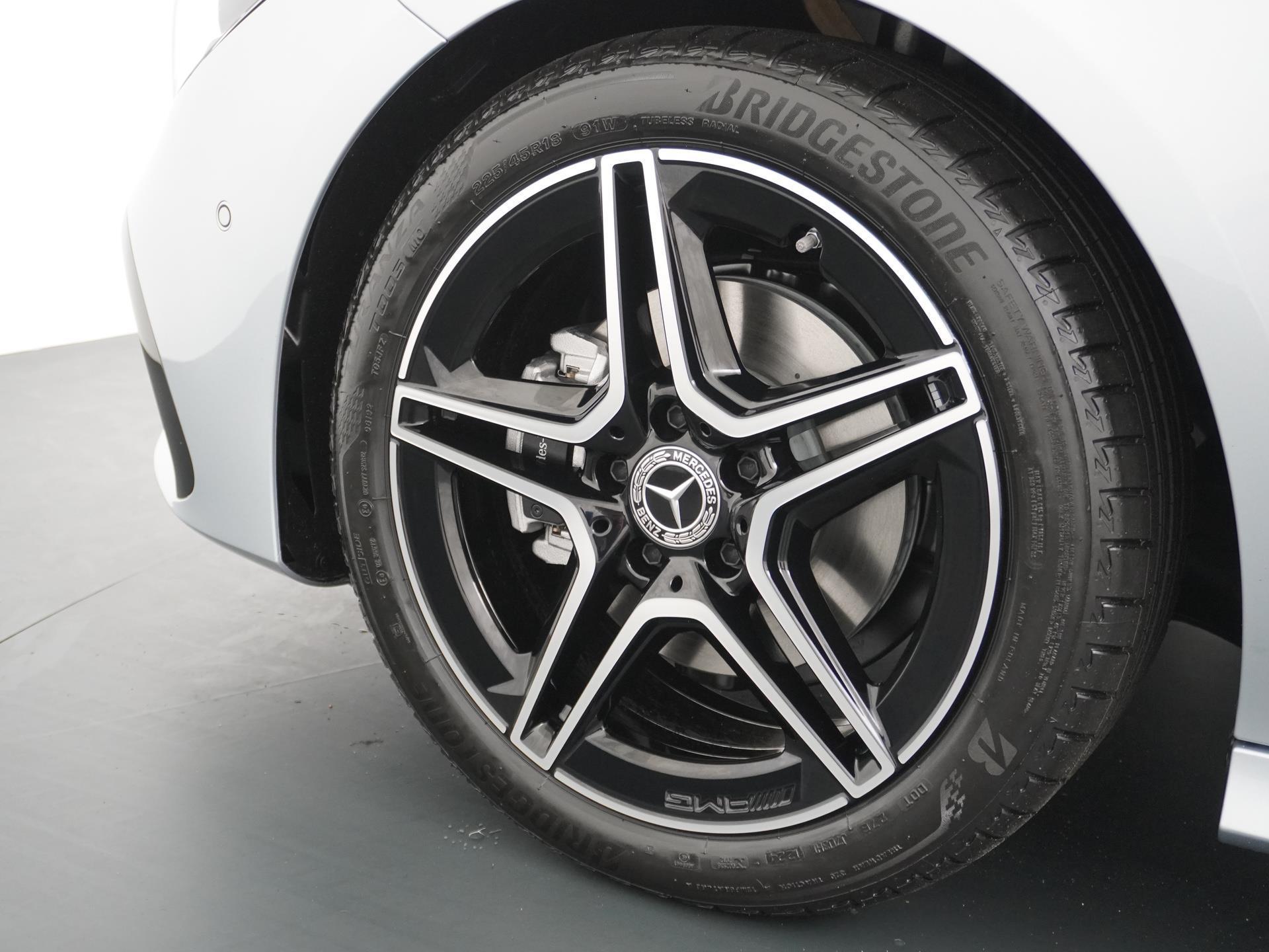 Mercedes-Benz CLA-Klasse Shooting Brake 180 Star Edition AMG Line 17