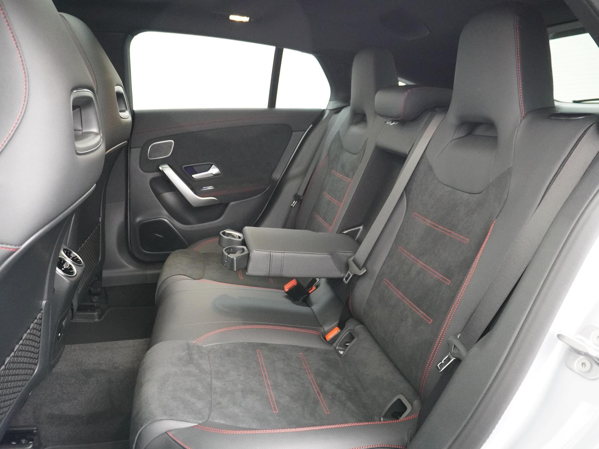 Mercedes-Benz CLA-Klasse Shooting Brake 180 Star Edition AMG Line 22