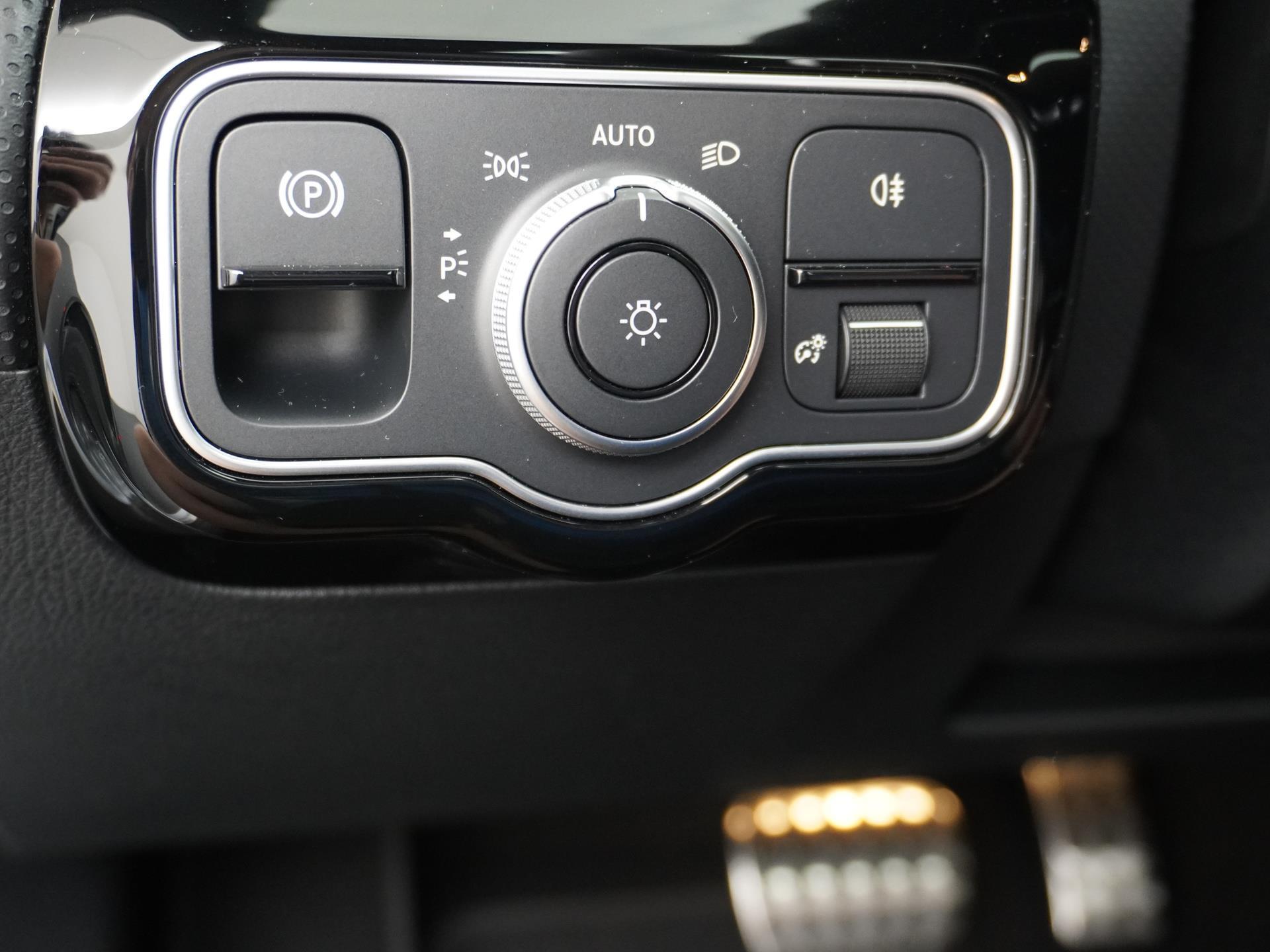 Mercedes-Benz CLA-Klasse Shooting Brake 180 Star Edition AMG Line 26