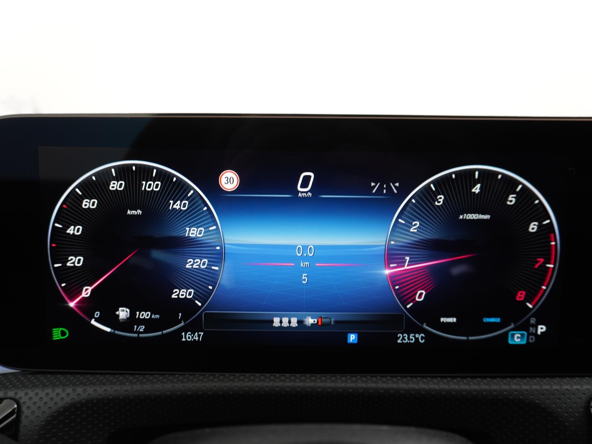 Mercedes-Benz CLA-Klasse Shooting Brake 180 Star Edition AMG Line 32