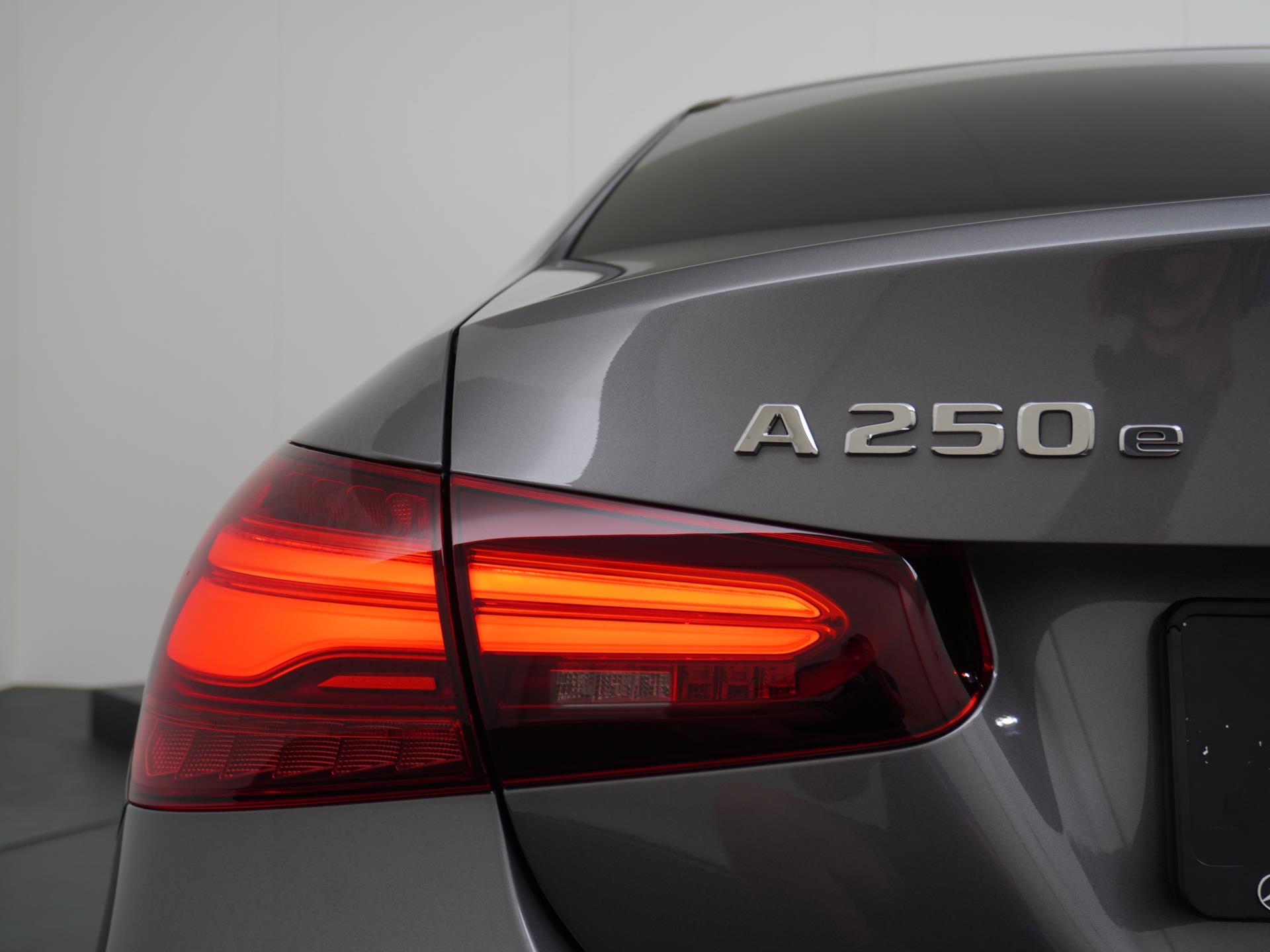 Mercedes-Benz A-Klasse 250 e Star Edition AMG Line 15