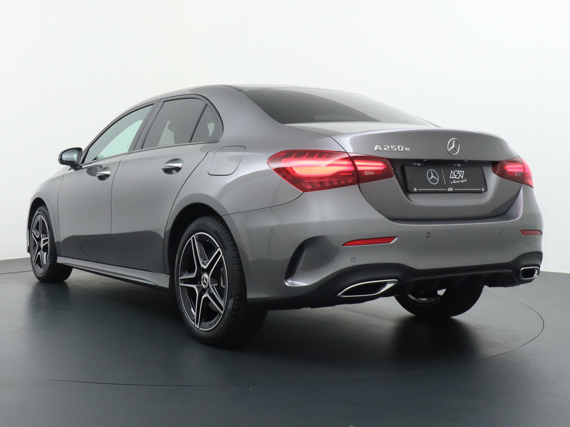 Mercedes-Benz A-Klasse 250 e Star Edition AMG Line 2