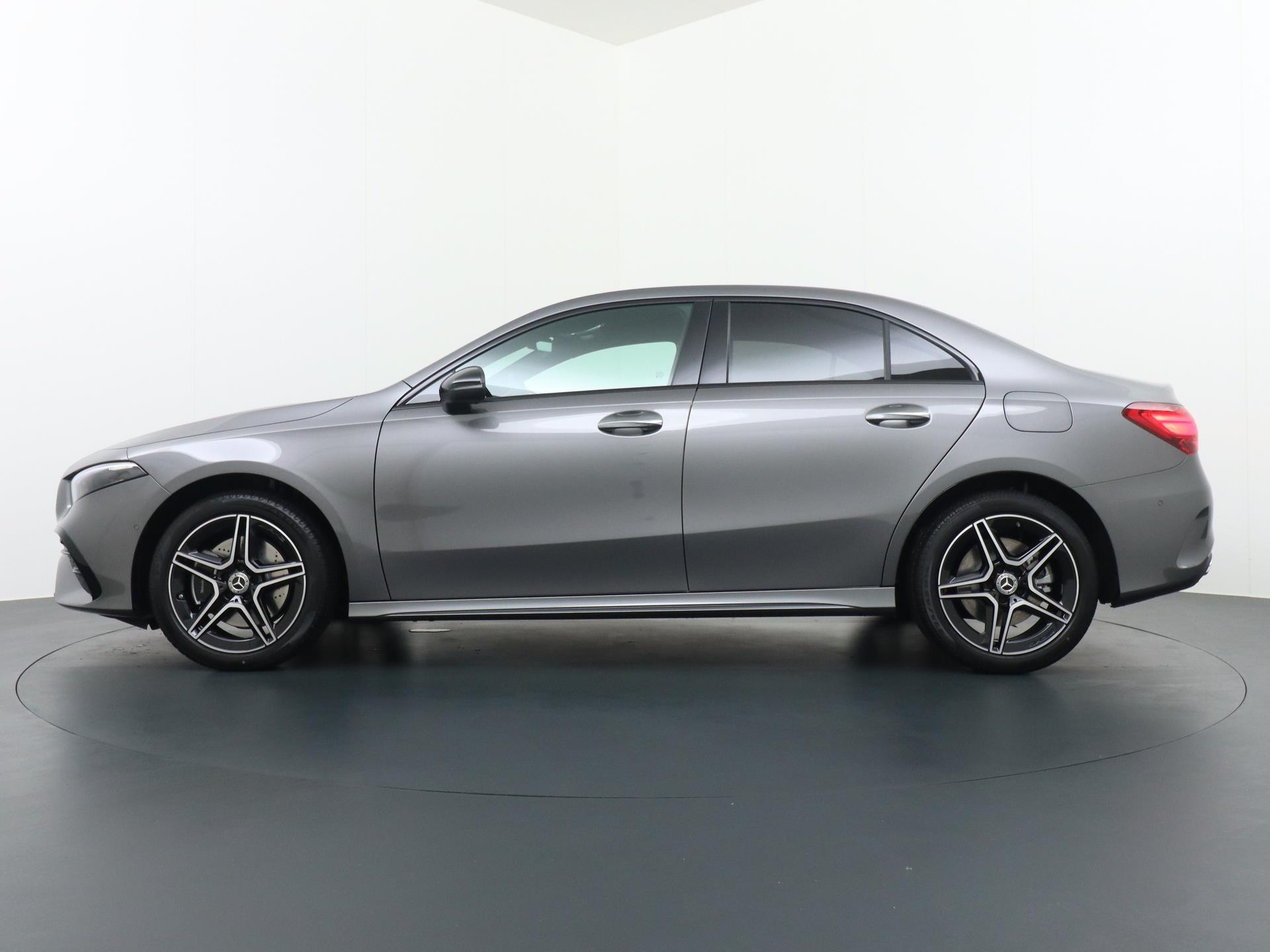 Mercedes-Benz A-Klasse 250 e Star Edition AMG Line 4