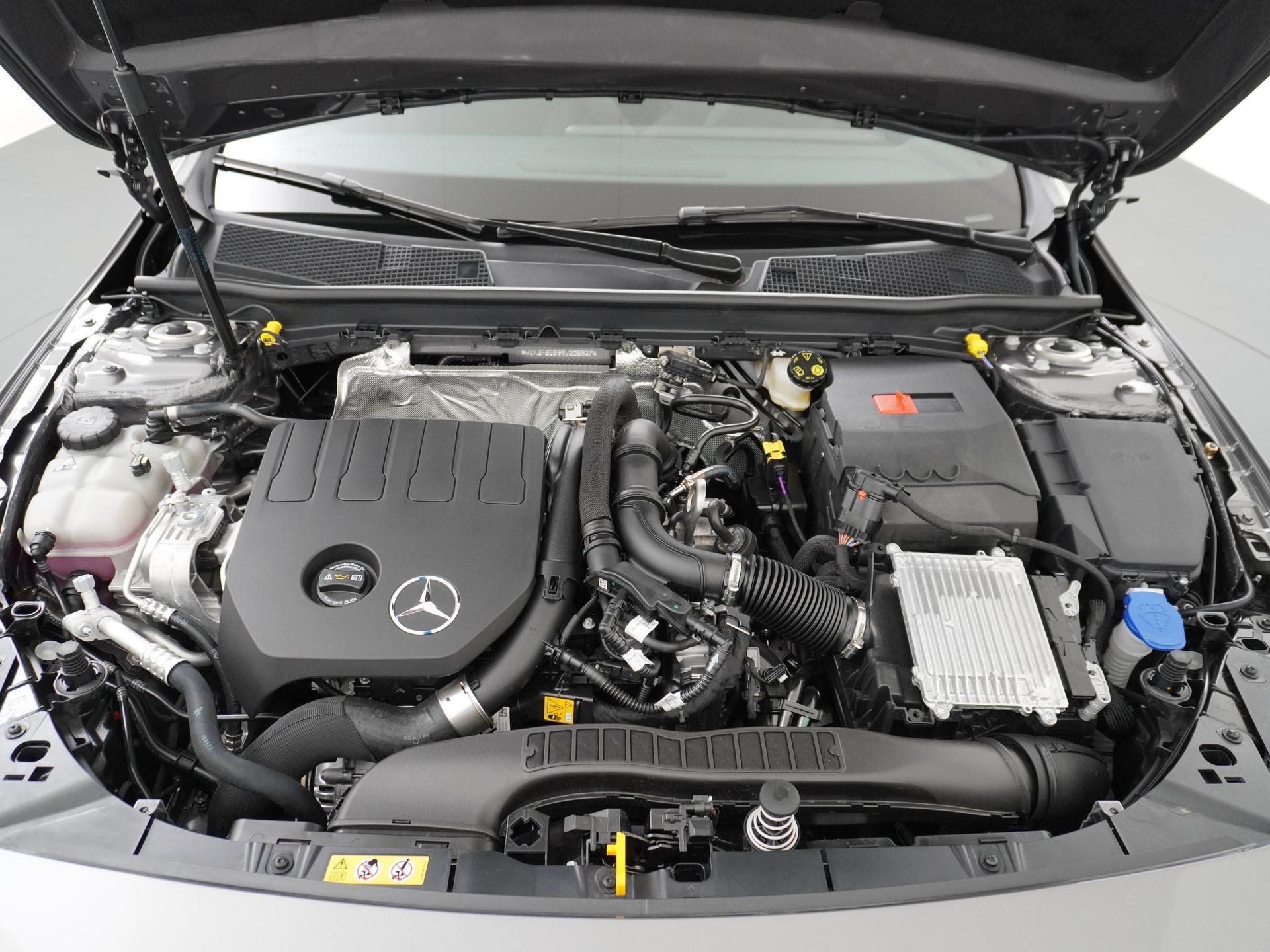 Mercedes-Benz A-Klasse 180 Star Edition AMG Line 17