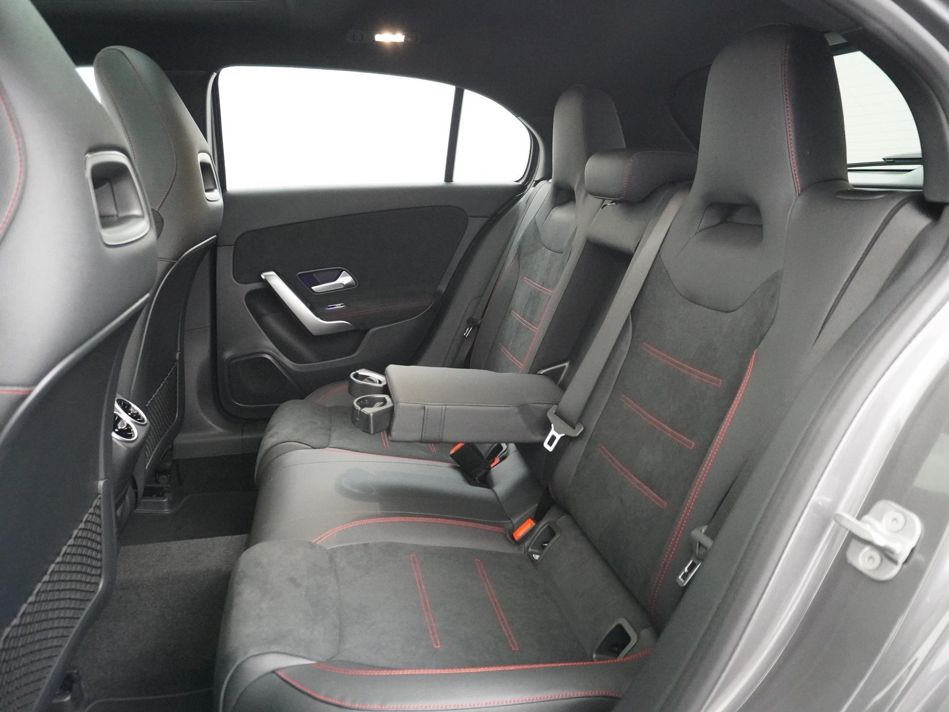 Mercedes-Benz A-Klasse 180 Star Edition AMG Line 21