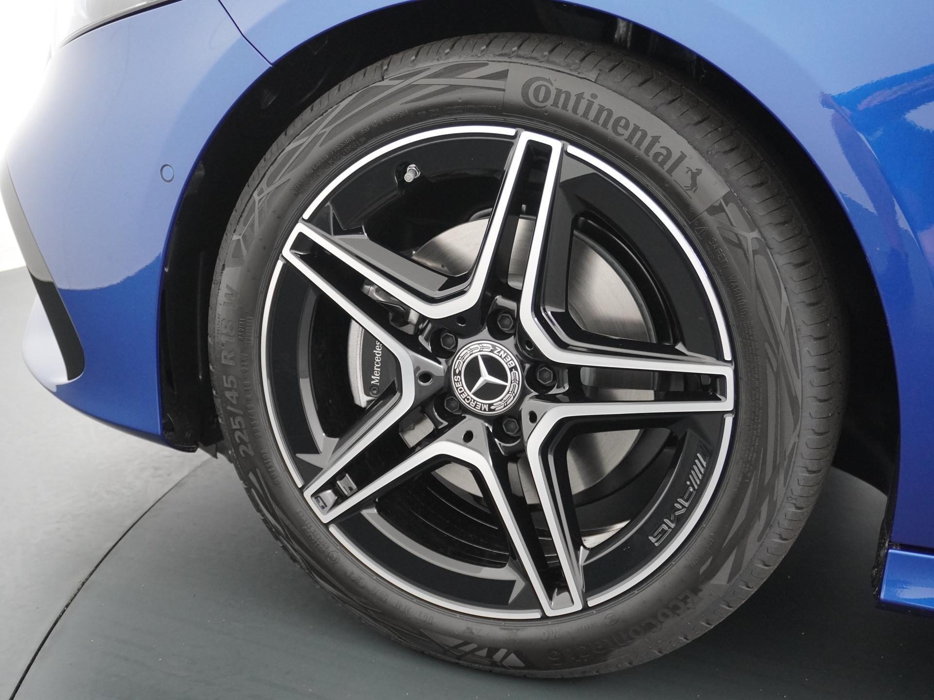 Mercedes-Benz A-Klasse 180 Star Edition AMG Line 17