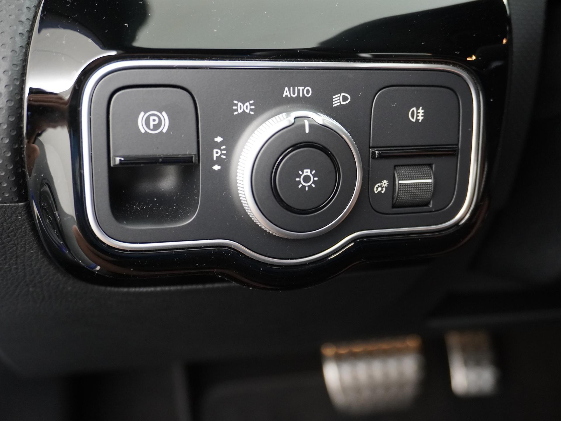 Mercedes-Benz A-Klasse 180 Star Edition AMG Line 26