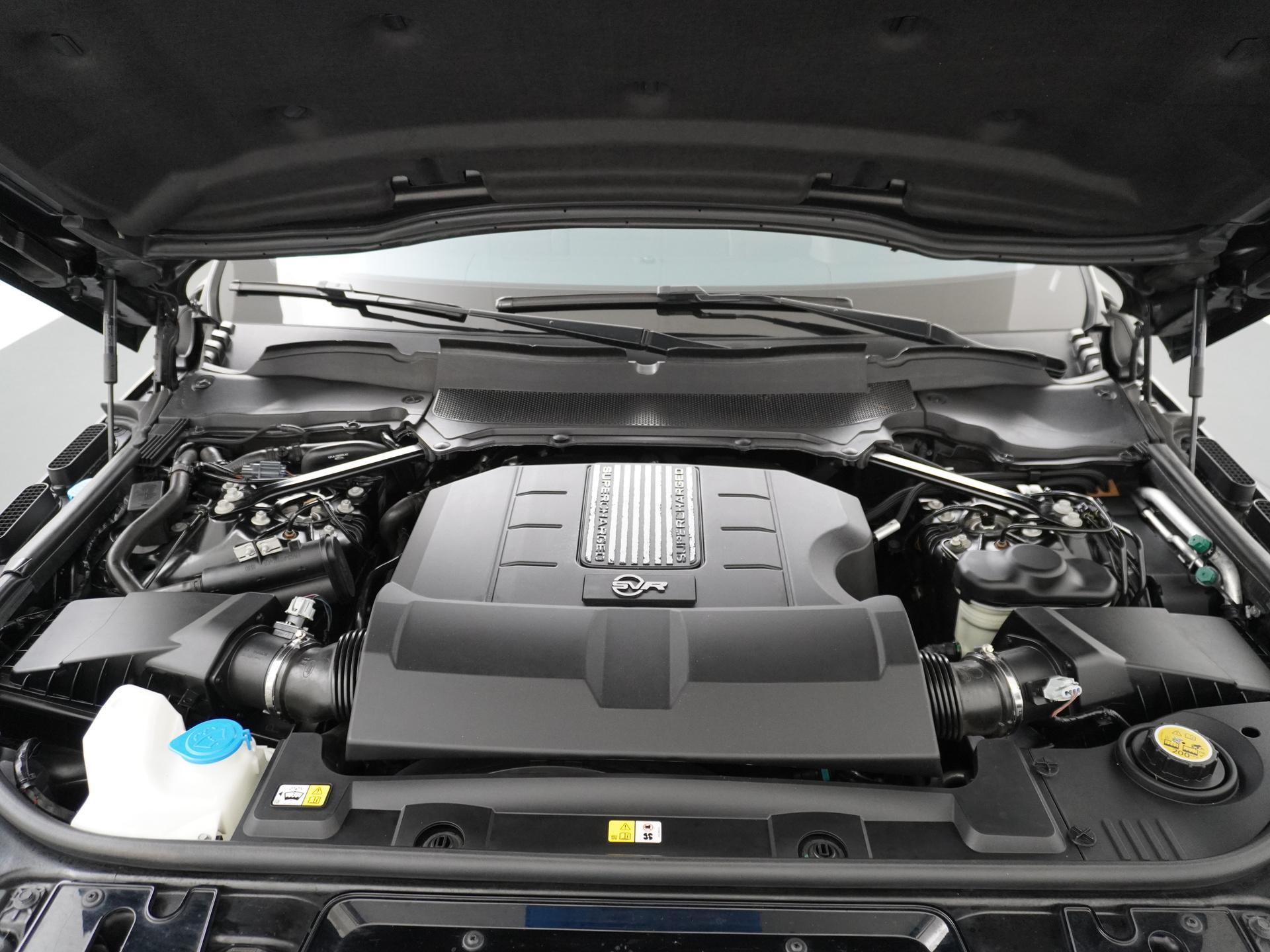 Land Rover Range Rover Sport 5.0 V8 Supercharged SVR 18