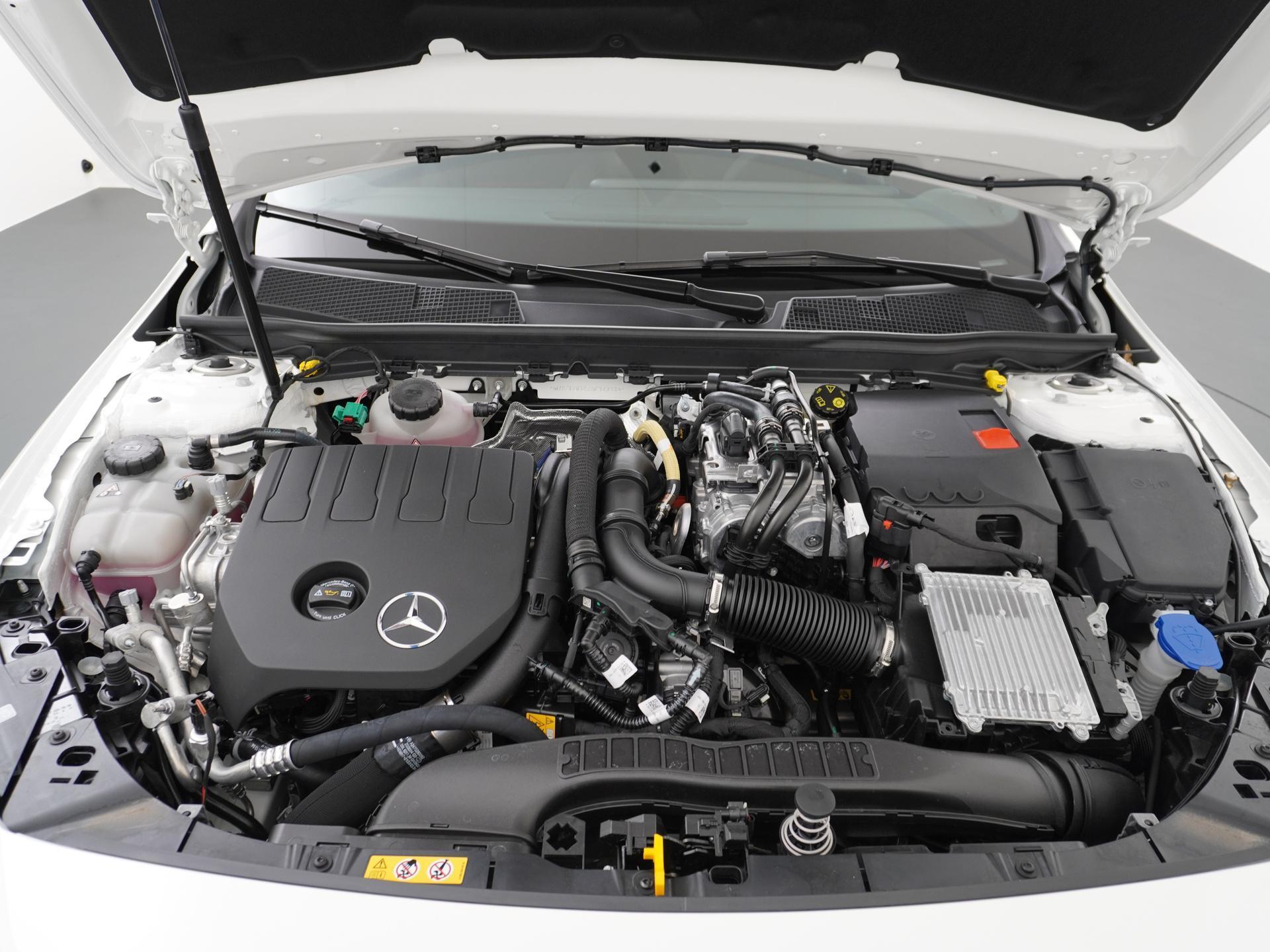 Mercedes-Benz A-Klasse 250 e Star Edition AMG Line 18