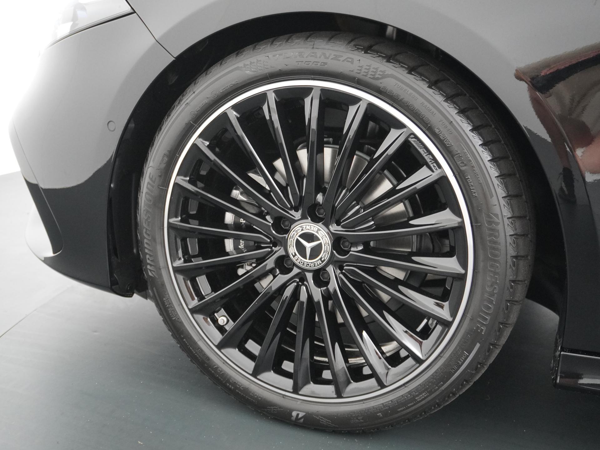 Mercedes-Benz A-Klasse 180 Star Edition AMG Line Plus 18