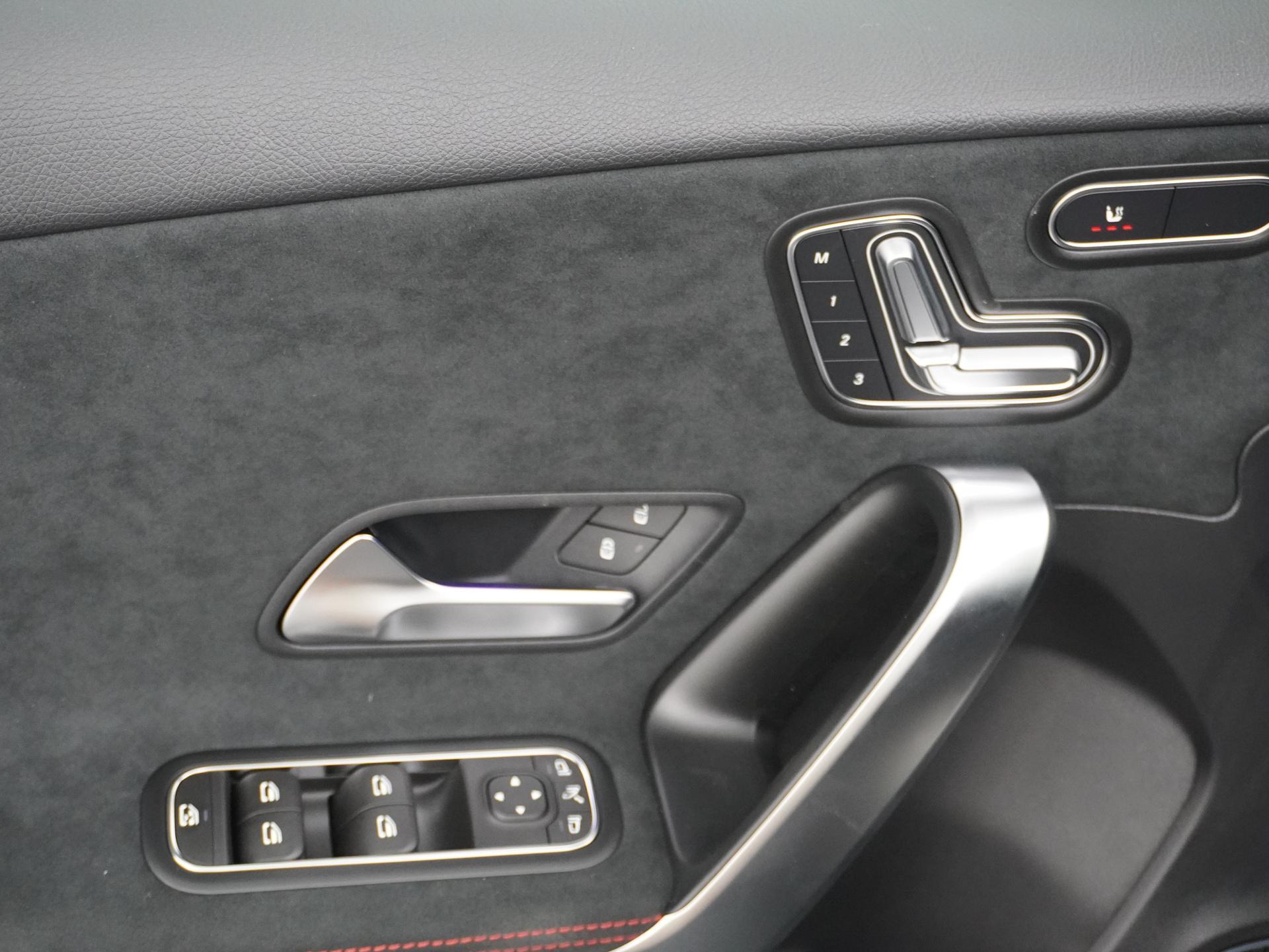 Mercedes-Benz A-Klasse 180 Star Edition AMG Line Plus 22