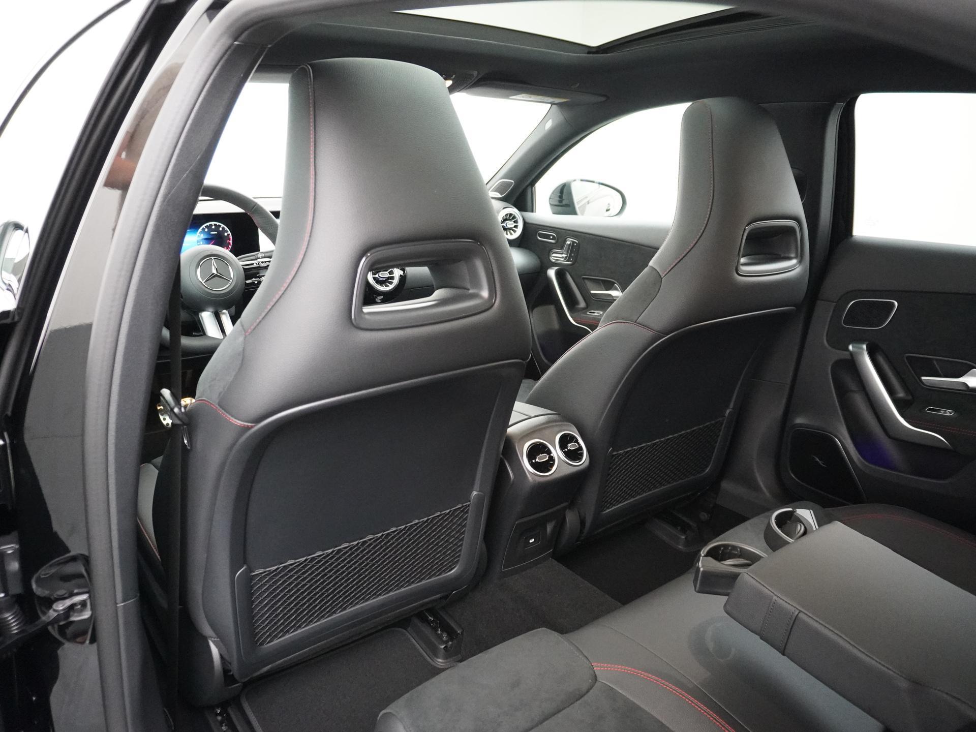 Mercedes-Benz A-Klasse 180 Star Edition AMG Line Plus 24