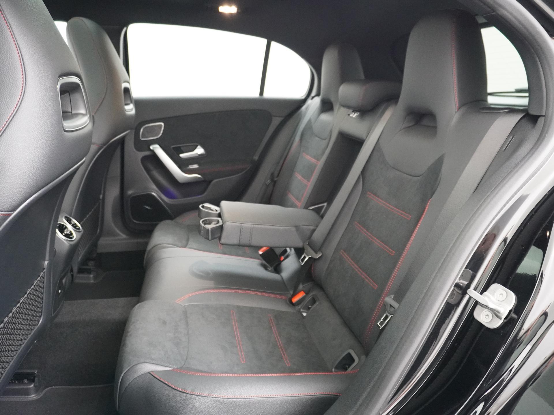 Mercedes-Benz A-Klasse 180 Star Edition AMG Line Plus 25