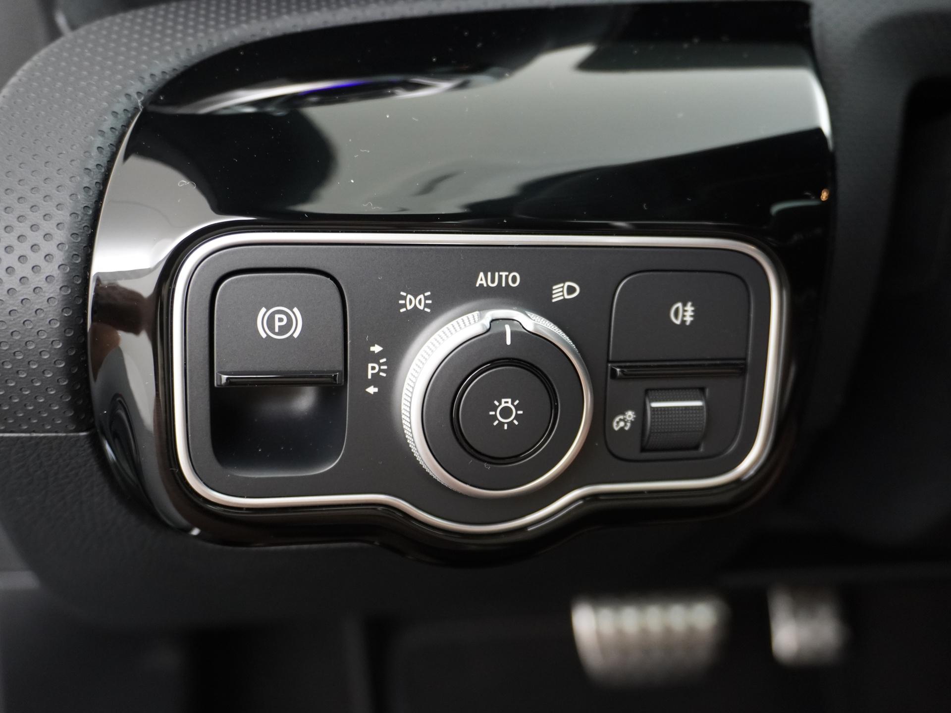 Mercedes-Benz A-Klasse 180 Star Edition AMG Line Plus 28