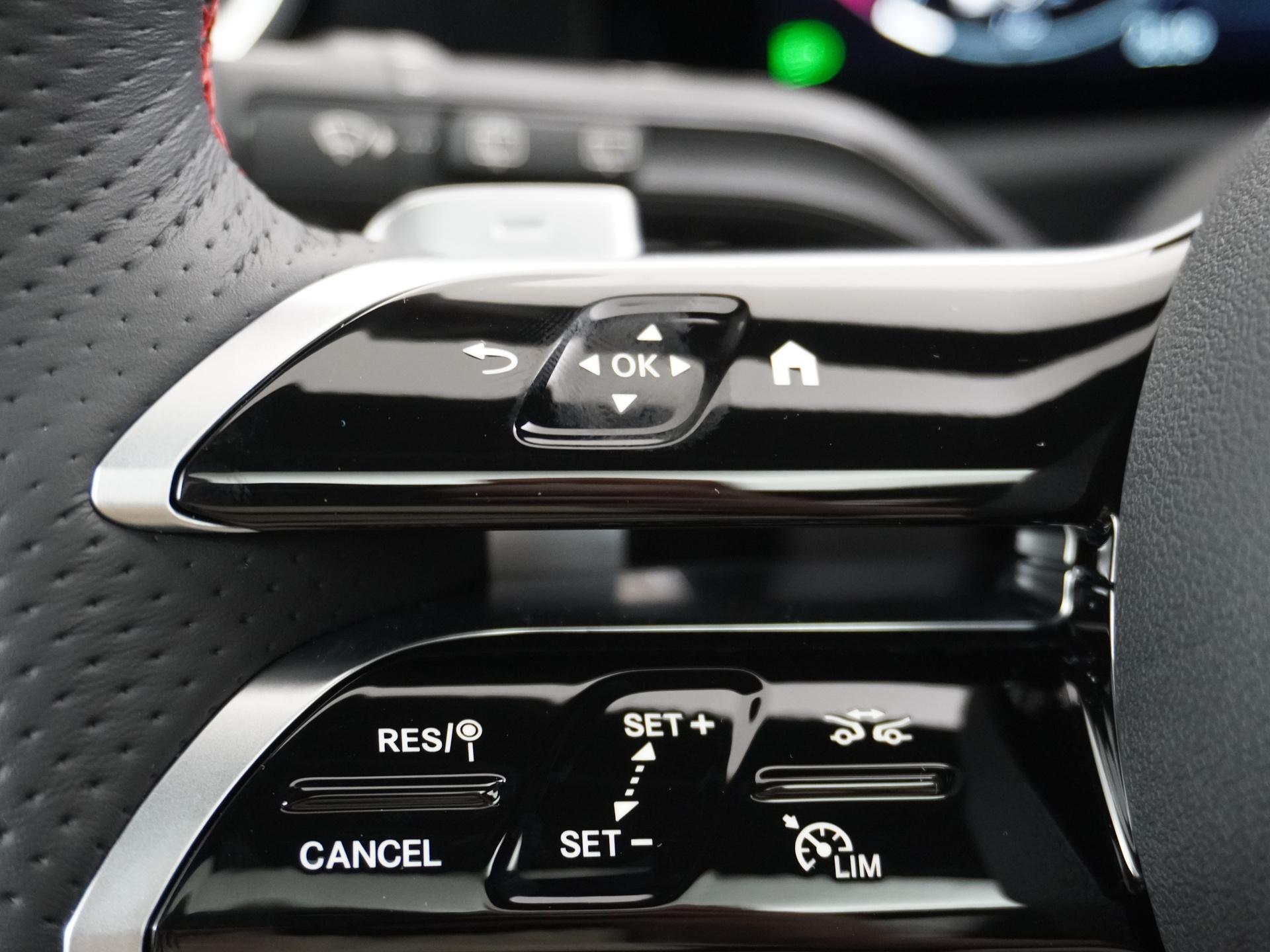 Mercedes-Benz A-Klasse 180 Star Edition AMG Line Plus 32