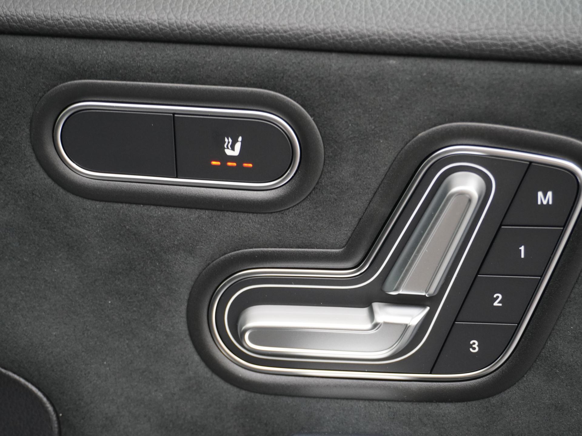 Mercedes-Benz A-Klasse 180 Star Edition AMG Line Plus 53