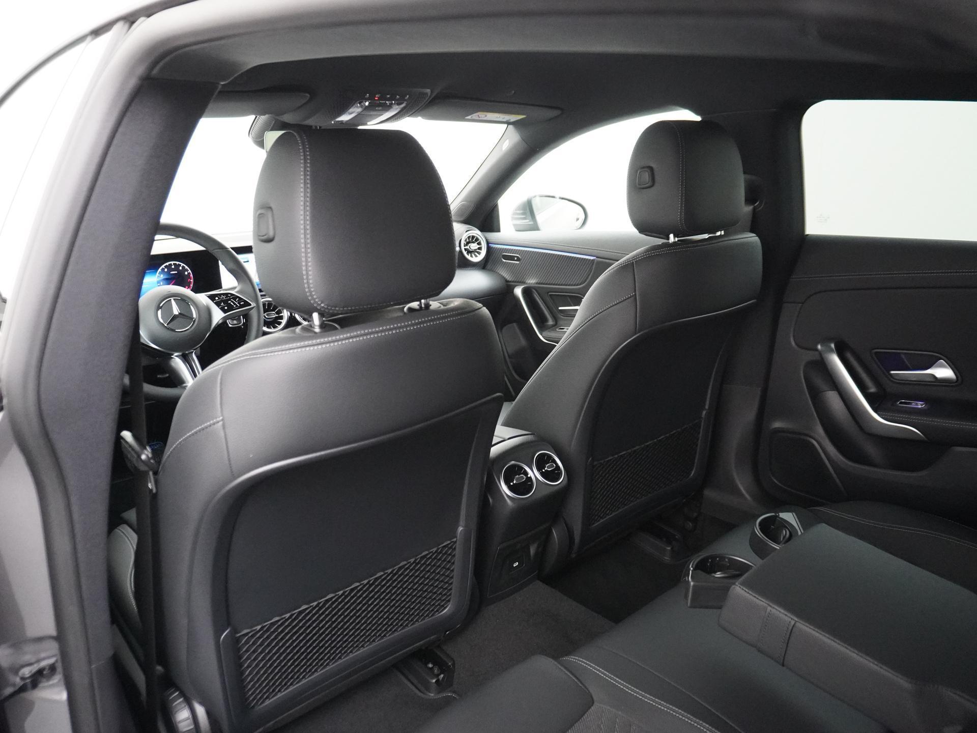 Mercedes-Benz CLA-Klasse Shooting Brake 180 Star Edition Luxury Line 21