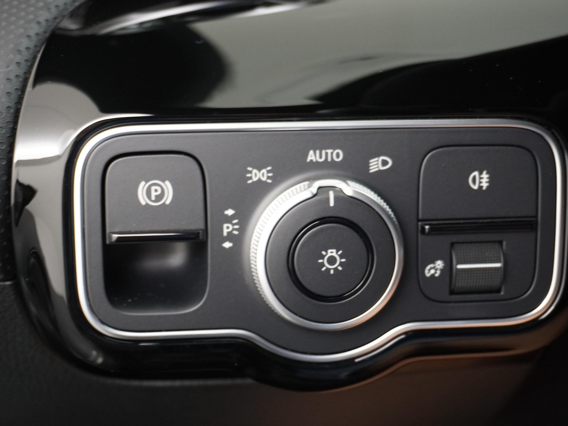 Mercedes-Benz CLA-Klasse Shooting Brake 180 Star Edition Luxury Line 26