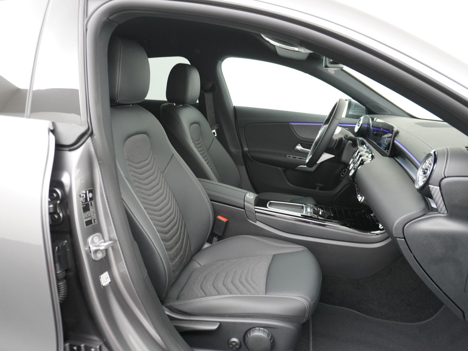 Mercedes-Benz CLA-Klasse Shooting Brake 180 Star Edition Luxury Line 51