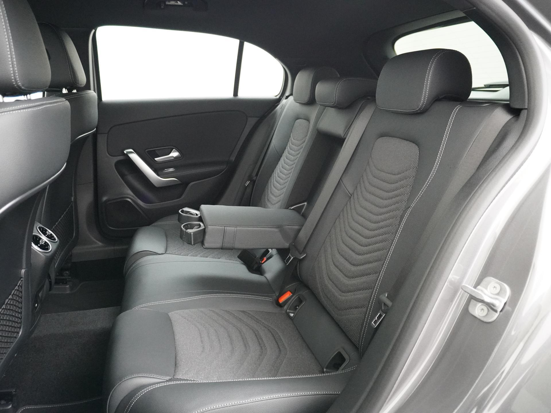 Mercedes-Benz A-Klasse 180 Star Edition Luxury Line 24