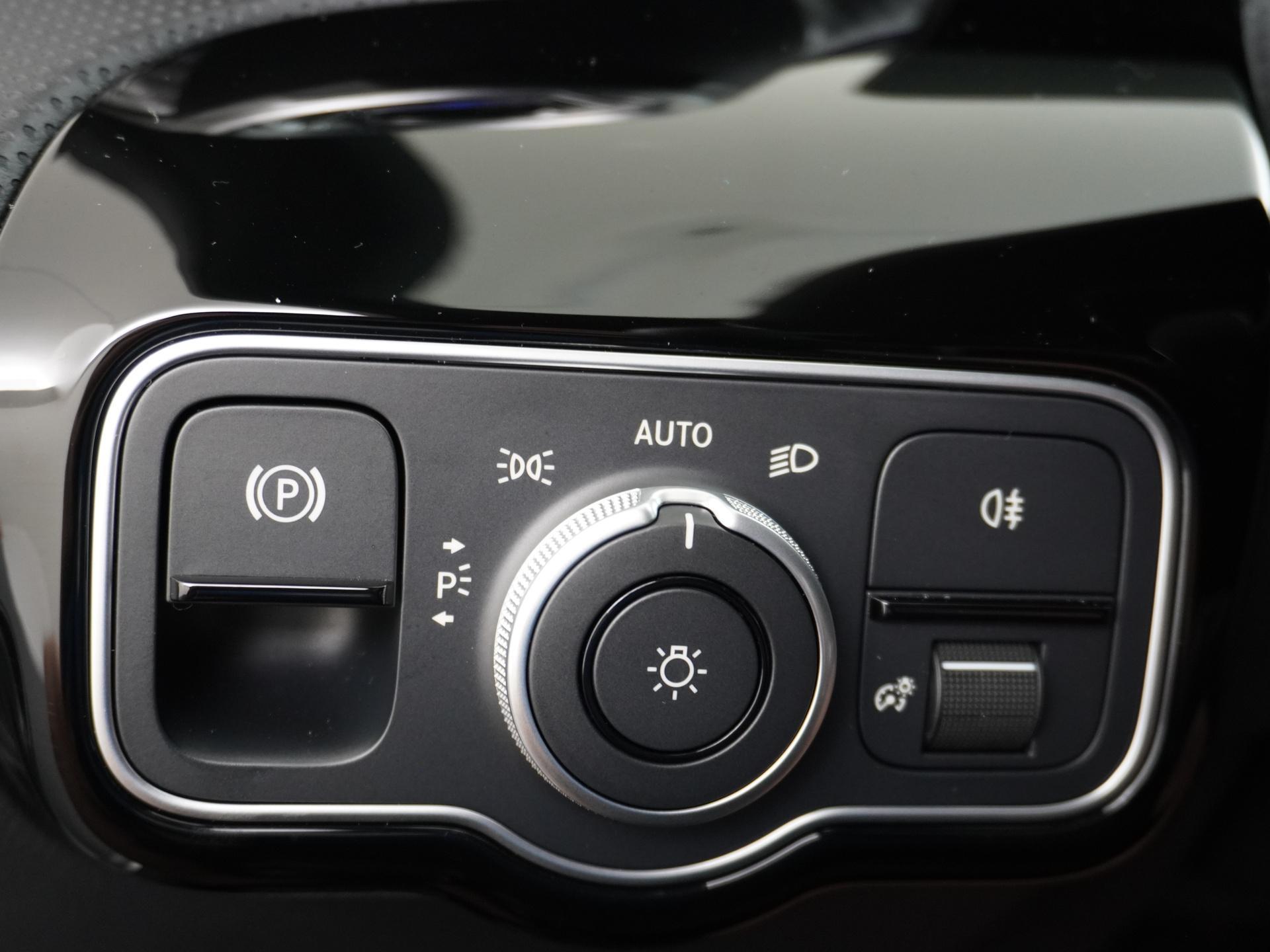 Mercedes-Benz A-Klasse 180 Star Edition Luxury Line 27