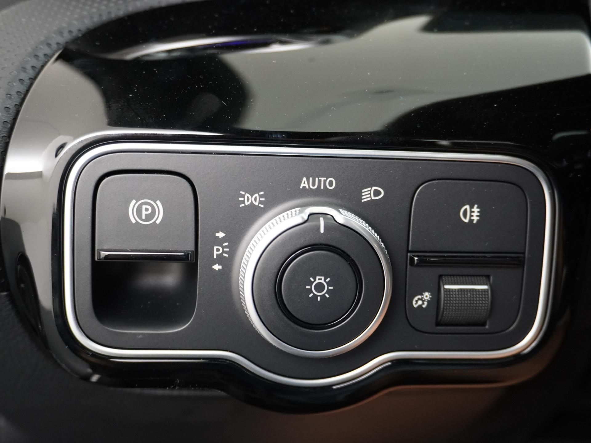 Mercedes-Benz A-Klasse 250 e Star Edition AMG Line Plus 12