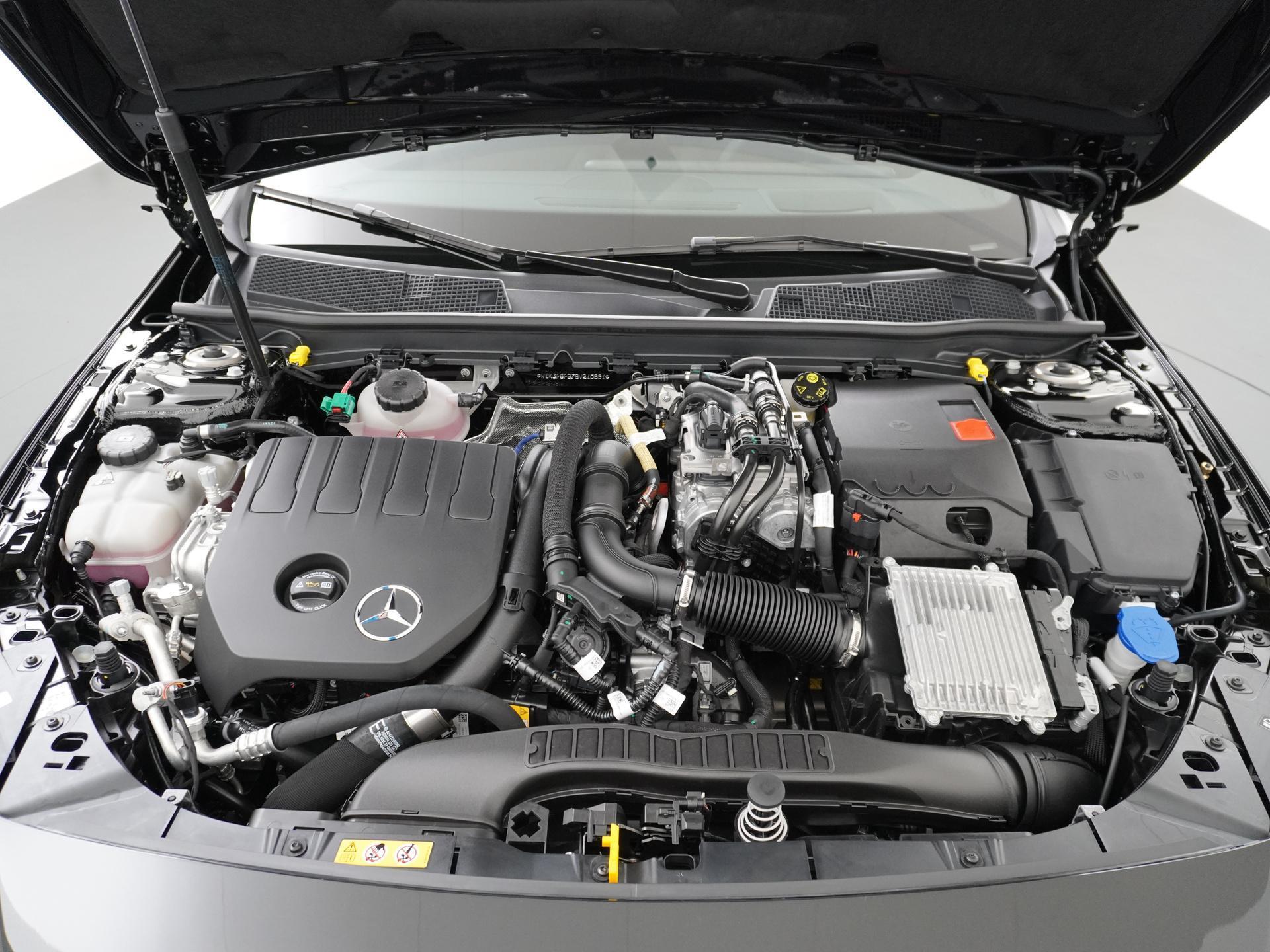 Mercedes-Benz A-Klasse 250 e Star Edition AMG Line Plus 23