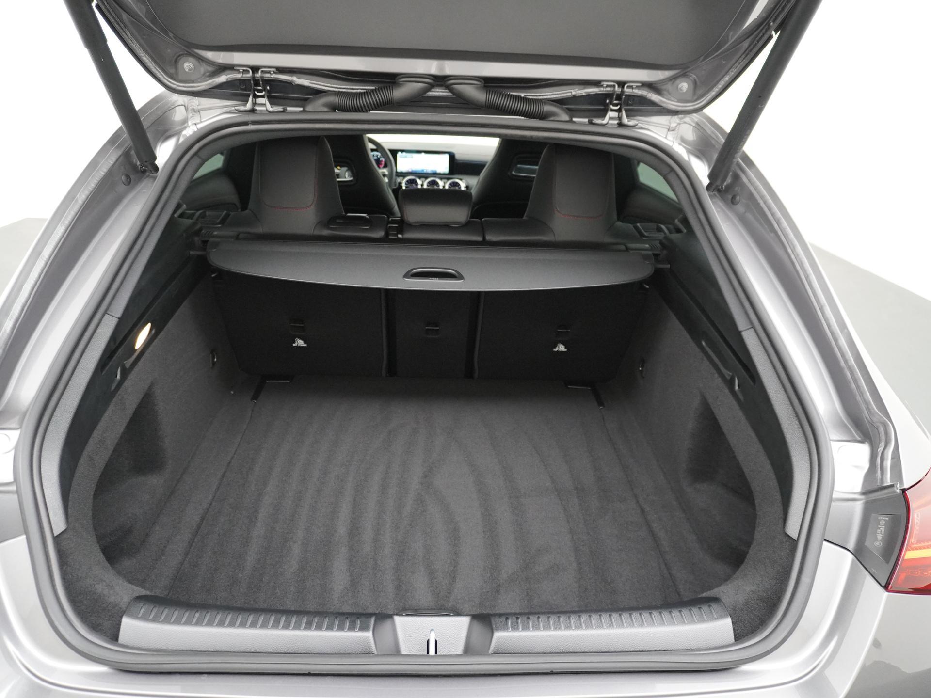 Mercedes-Benz CLA-klasse Shooting Brake 180 Star Edition AMG Line 16