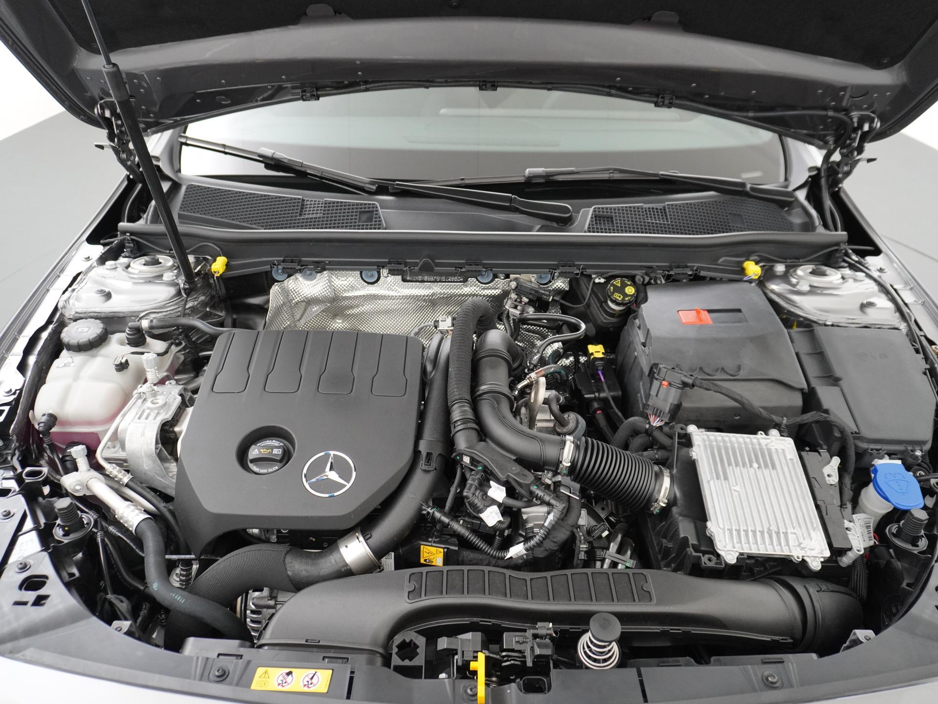 Mercedes-Benz CLA-klasse Shooting Brake 180 Star Edition AMG Line 19