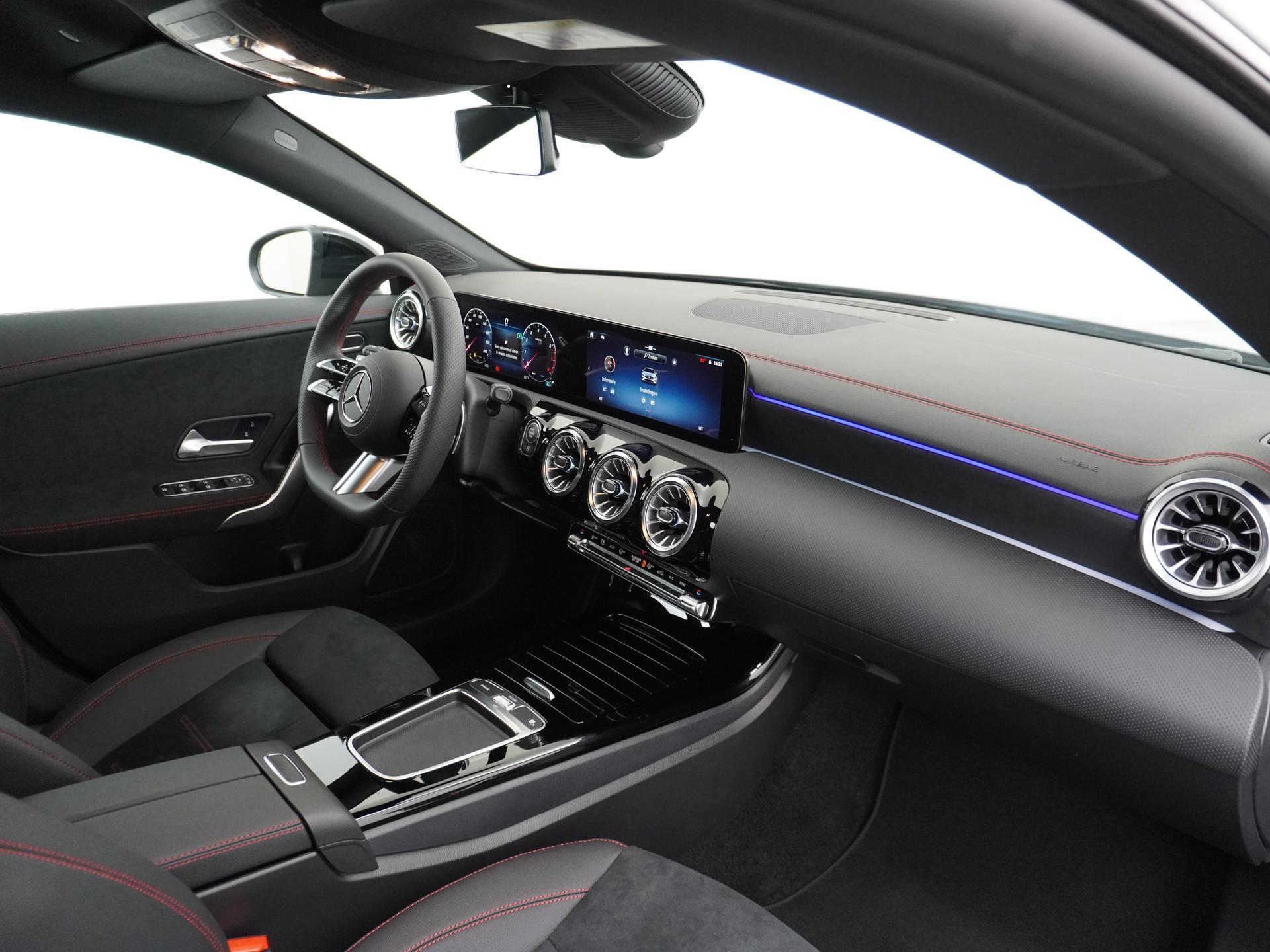 Mercedes-Benz CLA-klasse Shooting Brake 180 Star Edition AMG Line 3