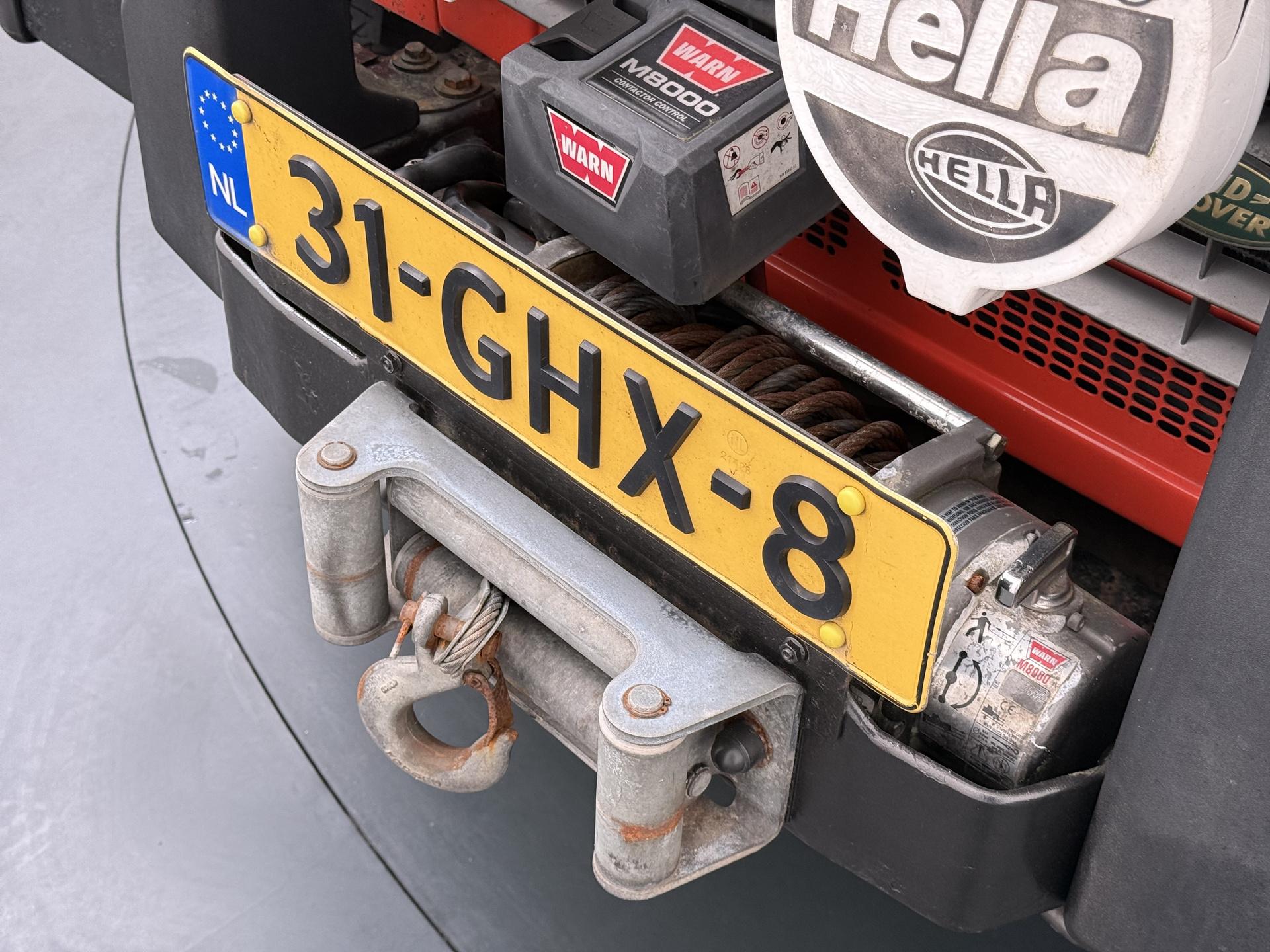 Land Rover Defender 2.4 TD 110 SW SVX 60th Anniversary 13