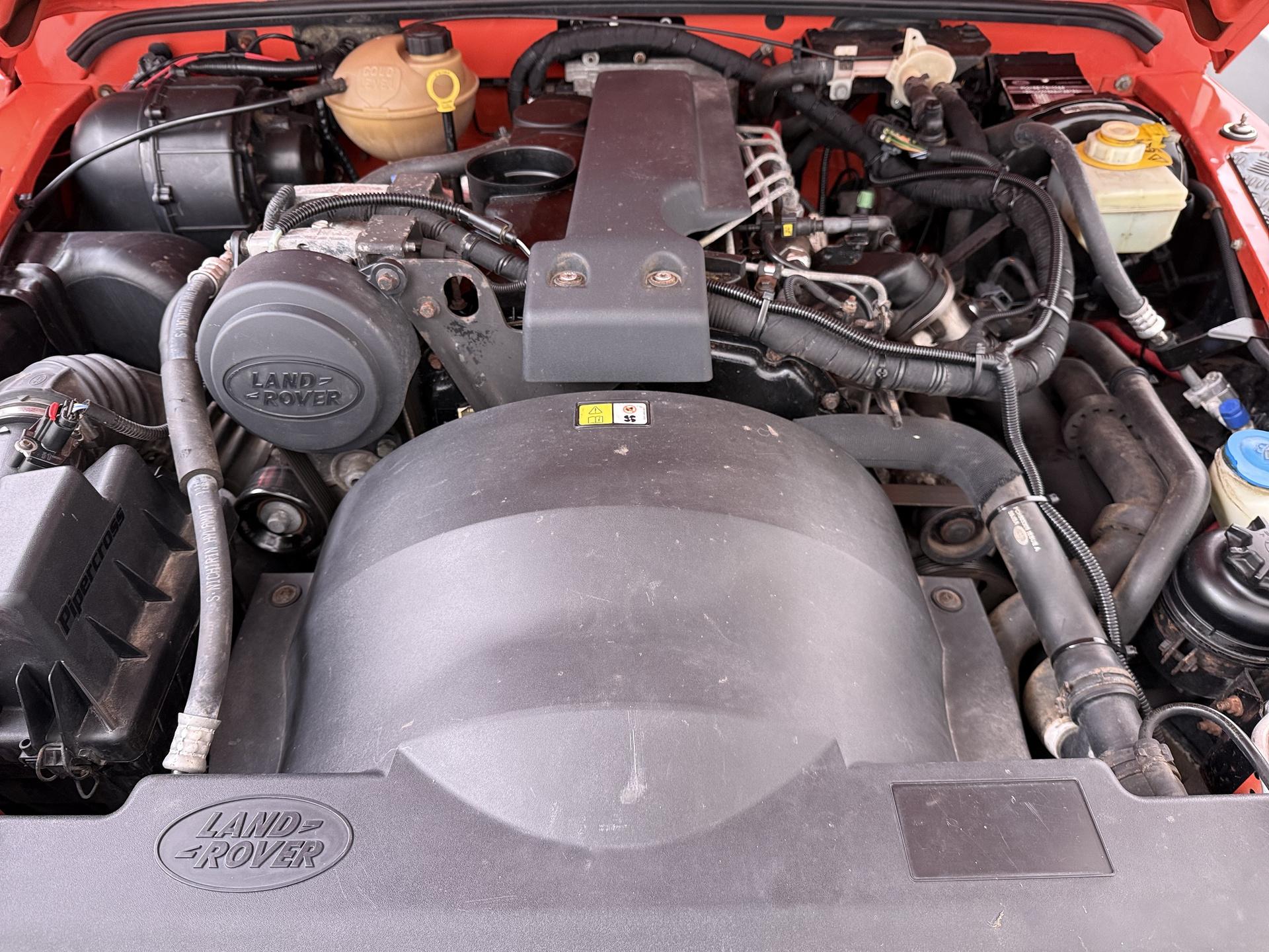 Land Rover Defender 2.4 TD 110 SW SVX 60th Anniversary 14