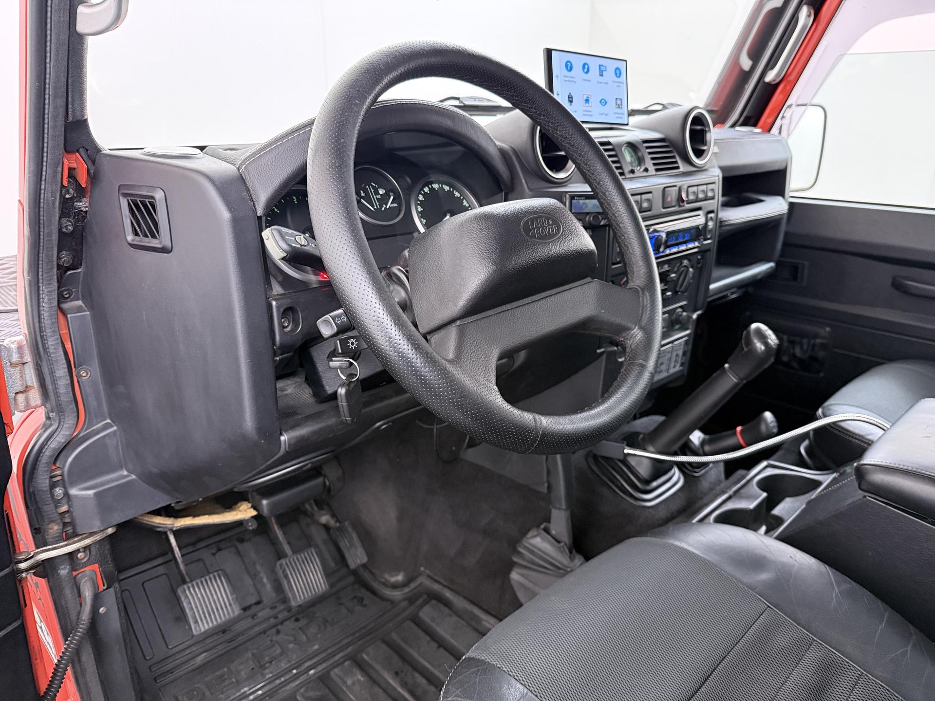 Land Rover Defender 2.4 TD 110 SW SVX 60th Anniversary 15