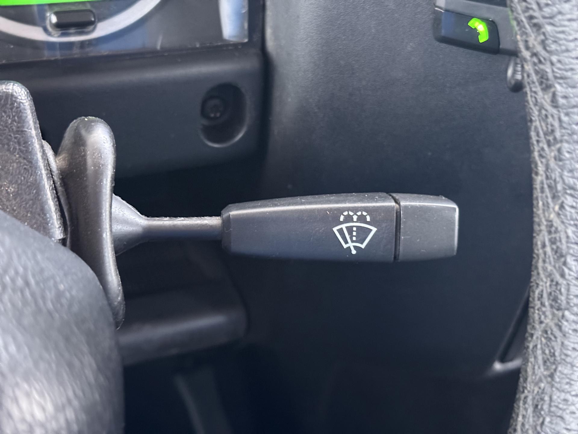 Land Rover Defender 2.4 TD 110 SW SVX 60th Anniversary 22