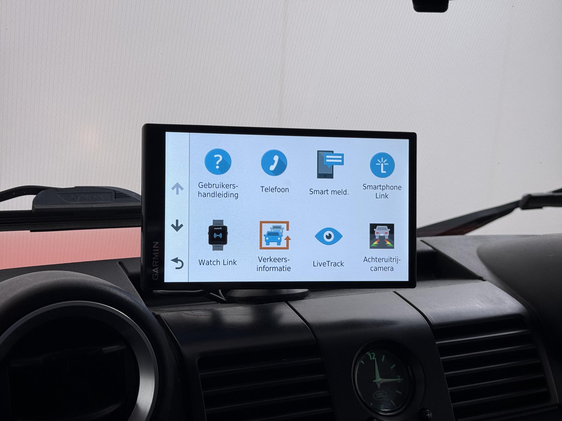 Land Rover Defender 2.4 TD 110 SW SVX 60th Anniversary 23