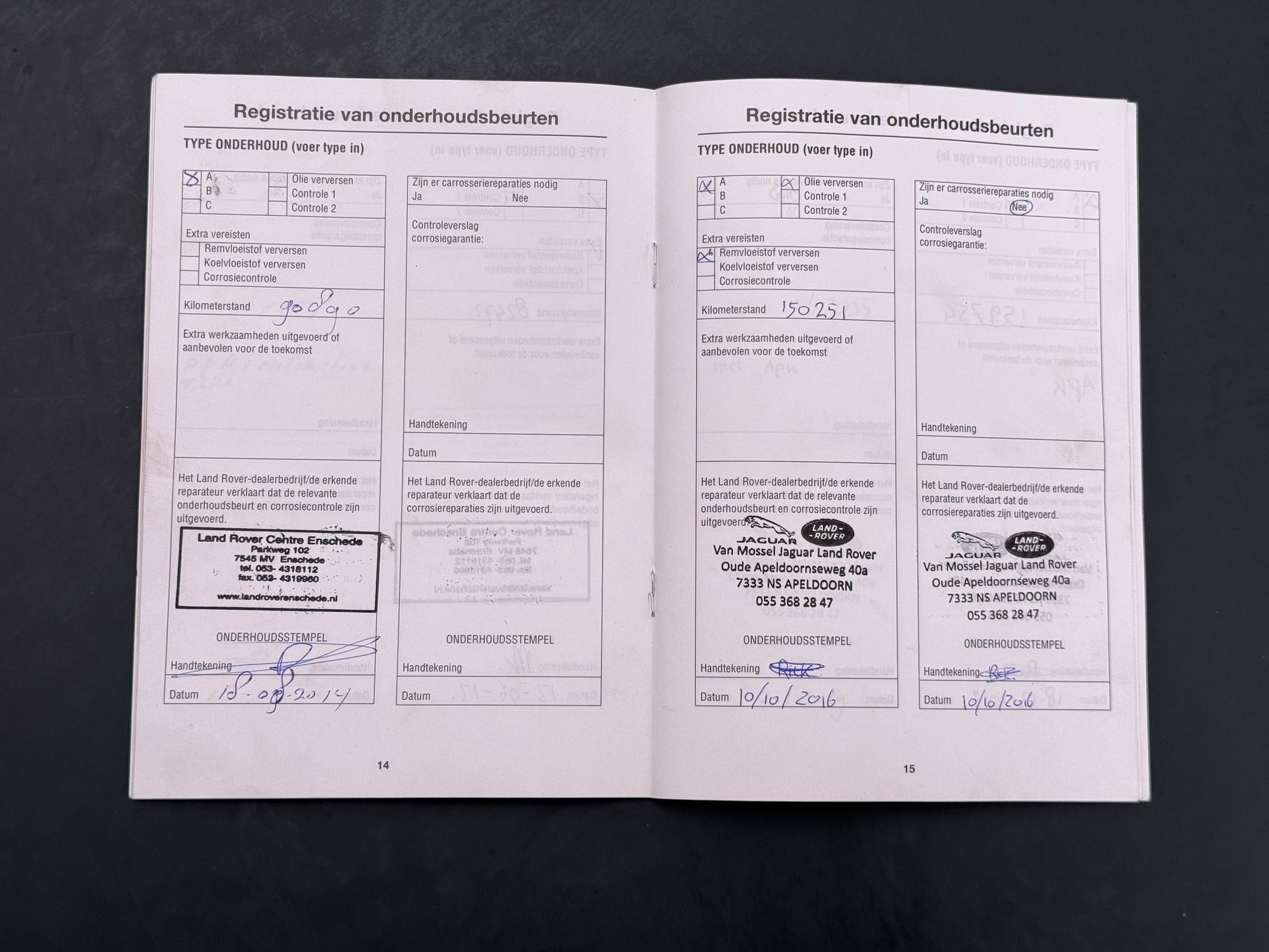 Land Rover Defender 2.4 TD 110 SW SVX 60th Anniversary 32