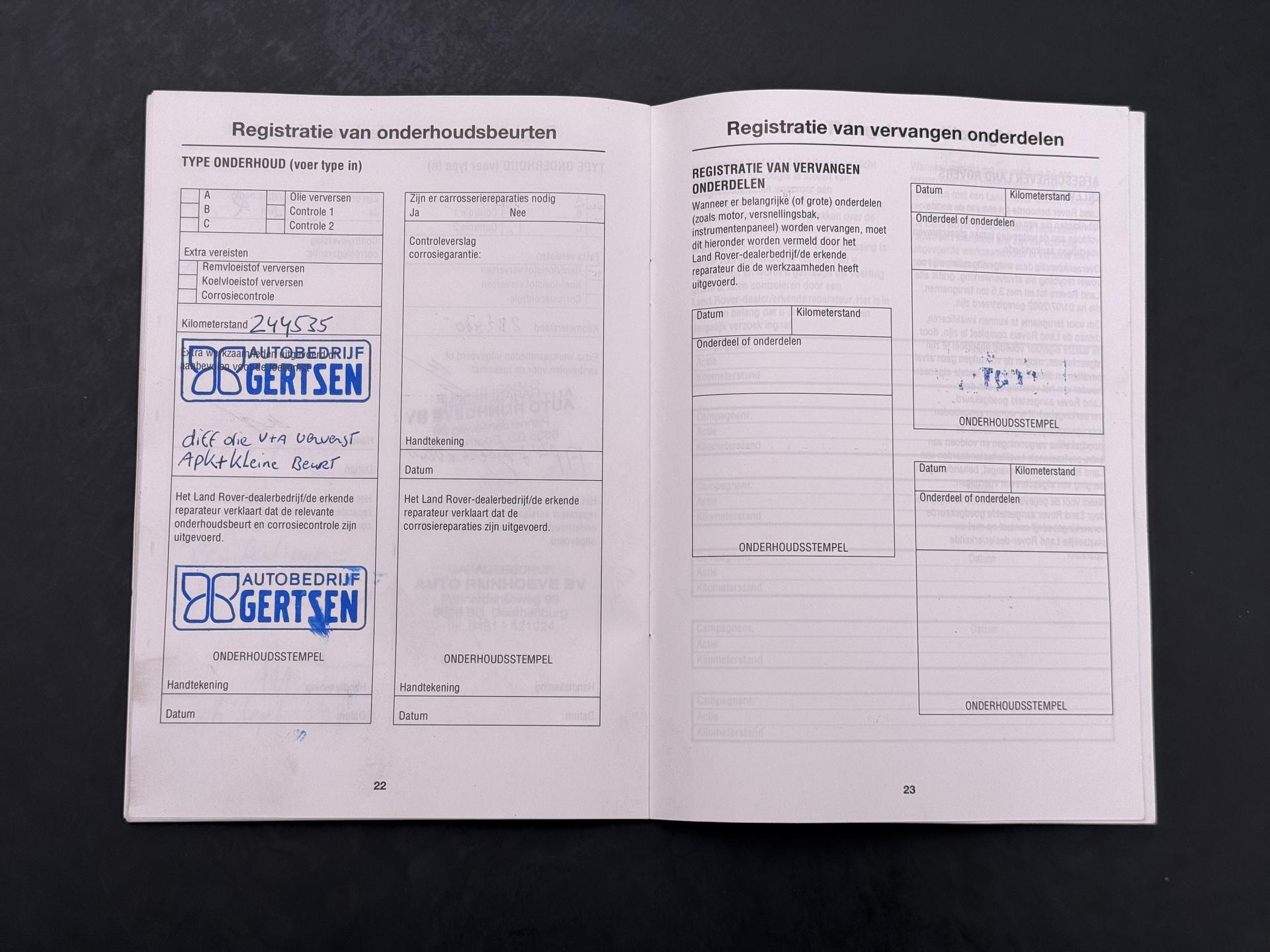 Land Rover Defender 2.4 TD 110 SW SVX 60th Anniversary 36