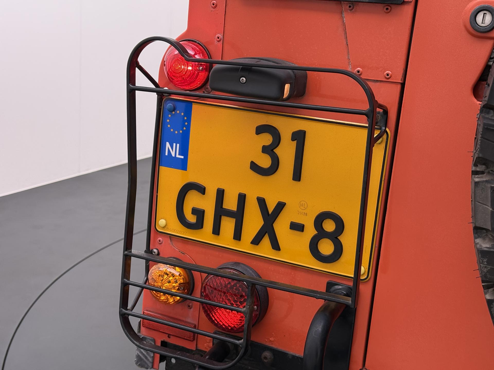 Land Rover Defender 2.4 TD 110 SW SVX 60th Anniversary 6