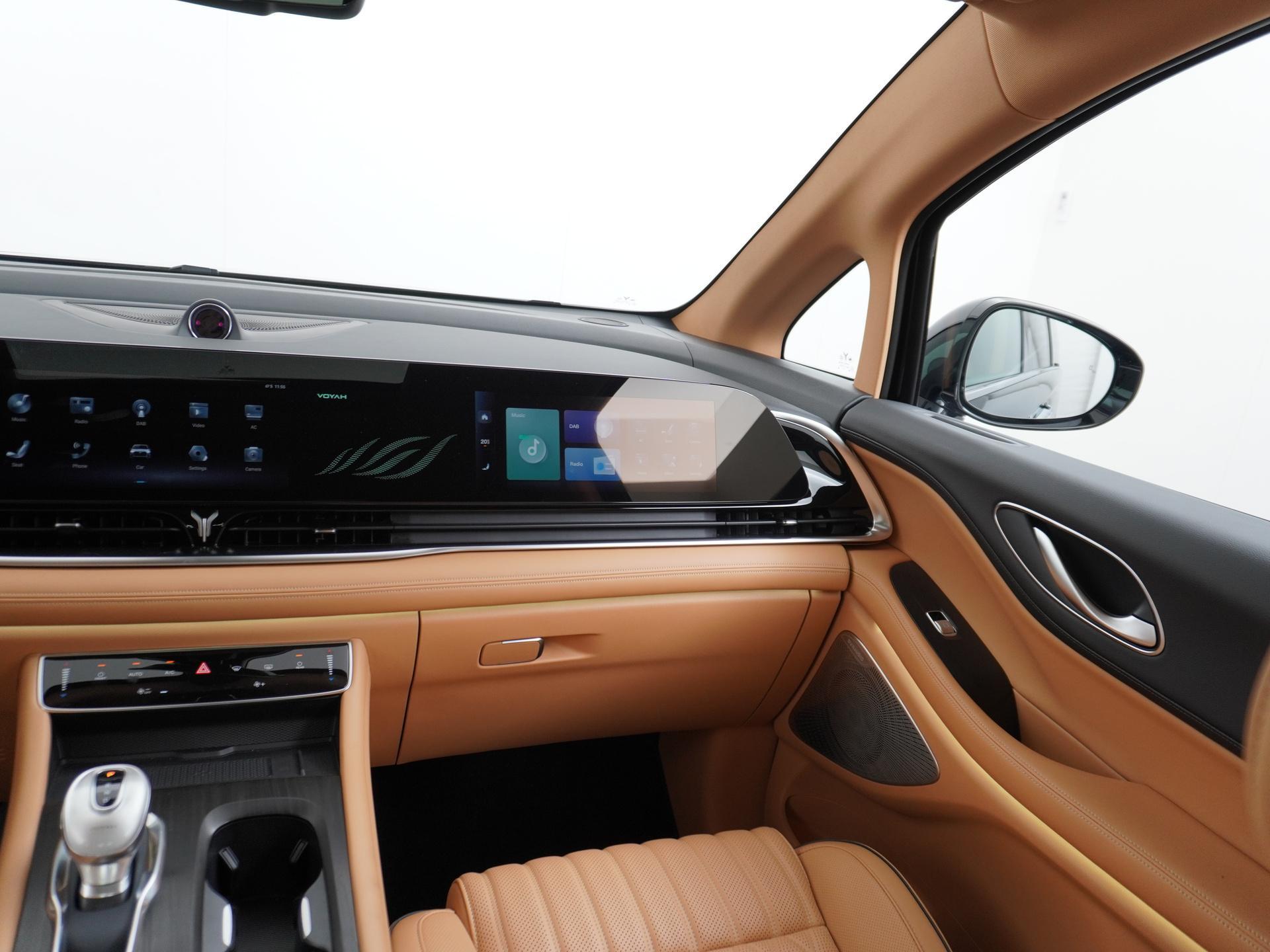 VOYAH Dream Flagship 32