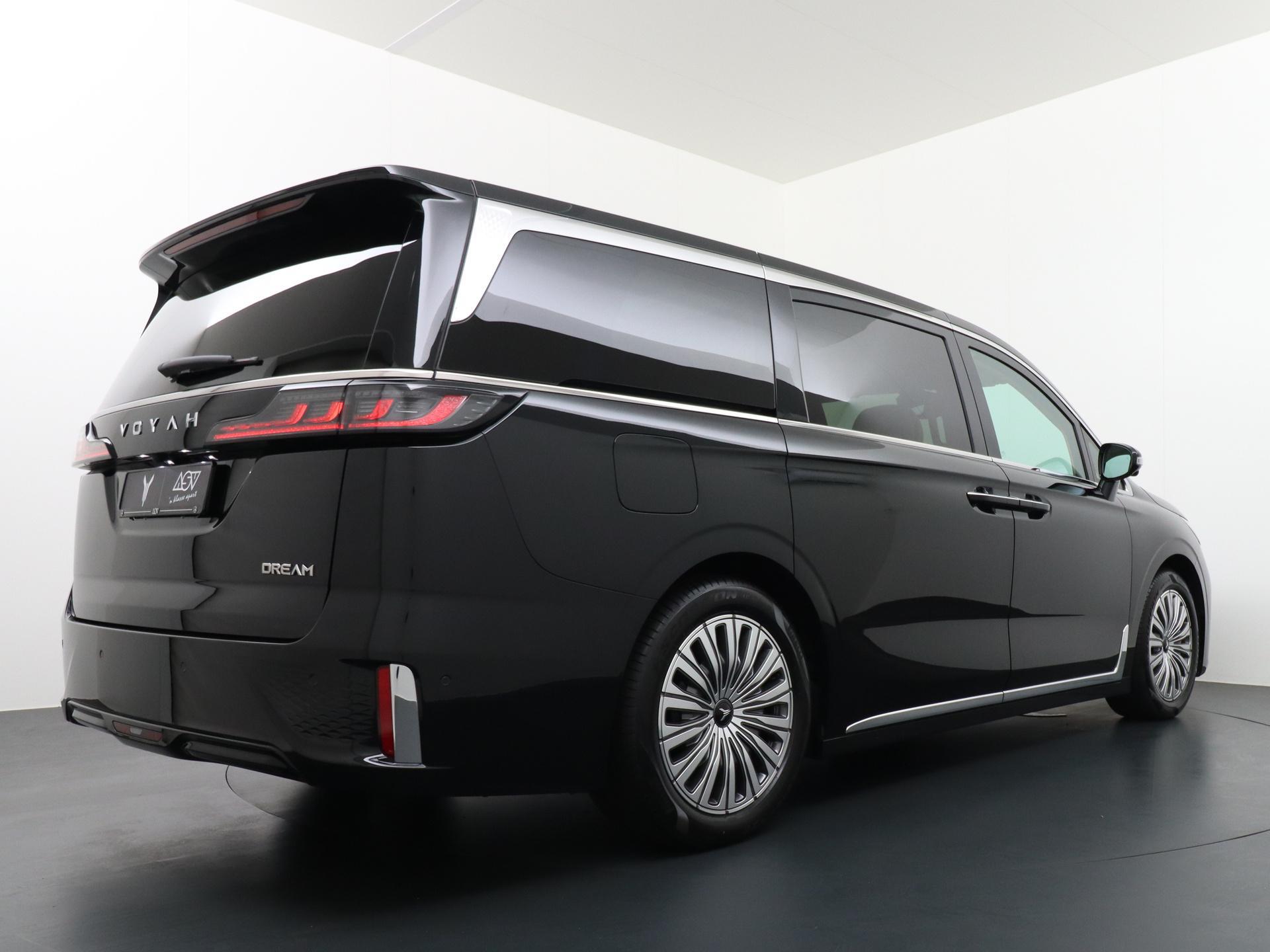 VOYAH Dream Flagship 4