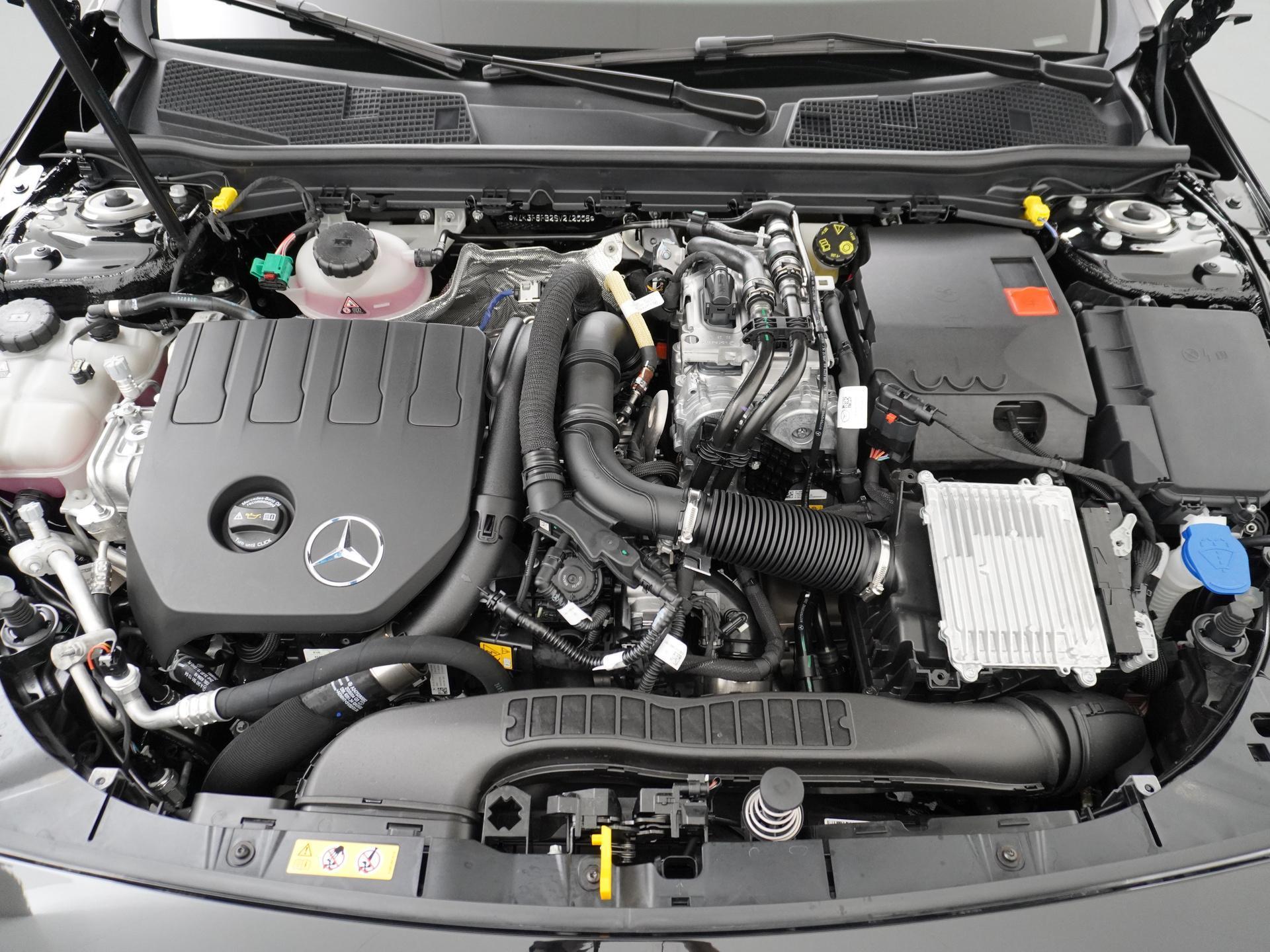 Mercedes-Benz A-Klasse 250 e Star Edition AMG Line 18