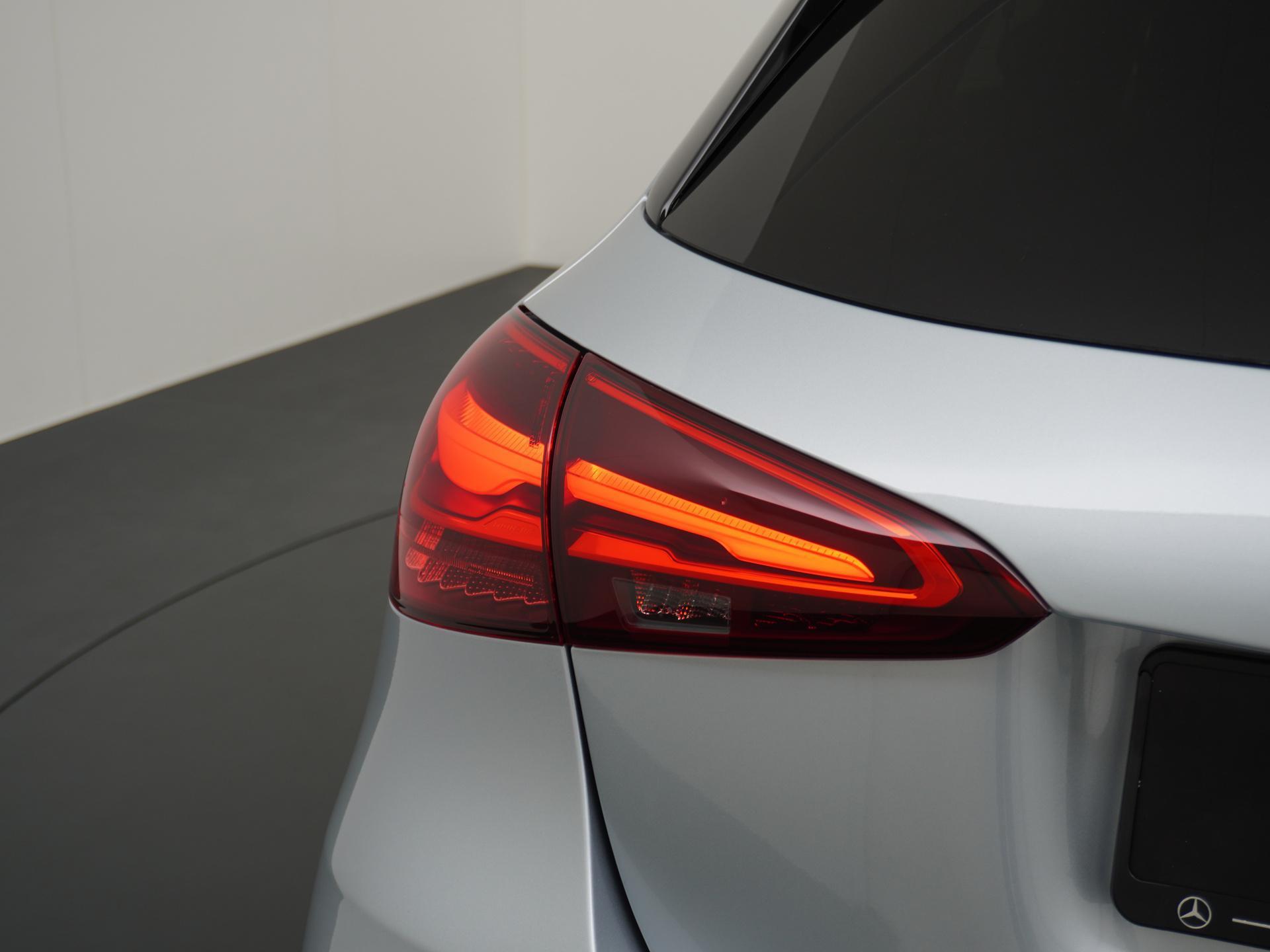 Mercedes-Benz A-Klasse 250 e Star Edition AMG Line 11