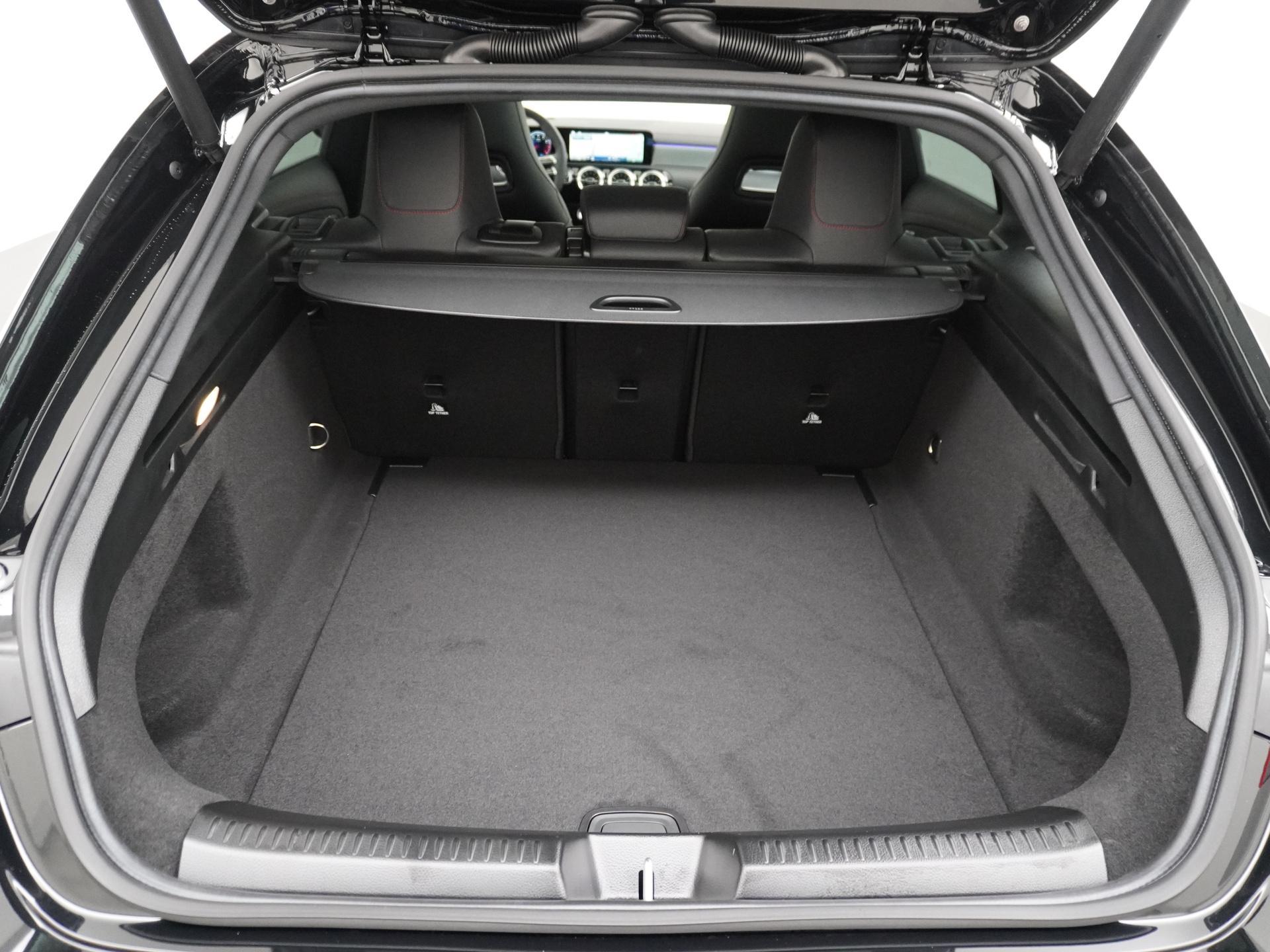 Mercedes-Benz CLA-Klasse Shooting Brake 180 Star Edition AMG Line 12