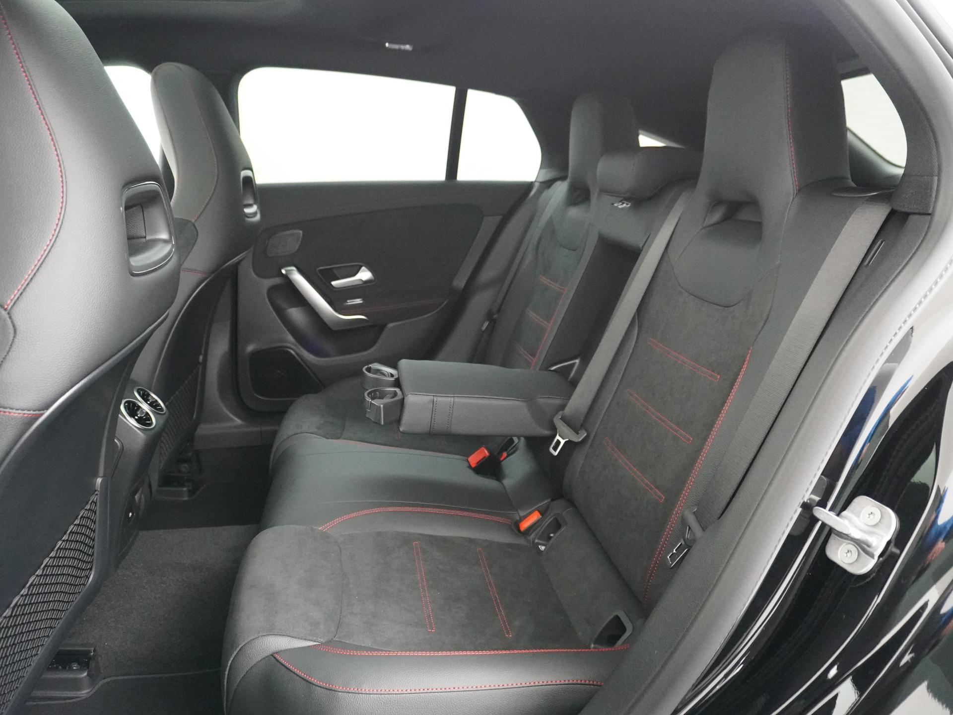 Mercedes-Benz CLA-Klasse Shooting Brake 180 Star Edition AMG Line 20